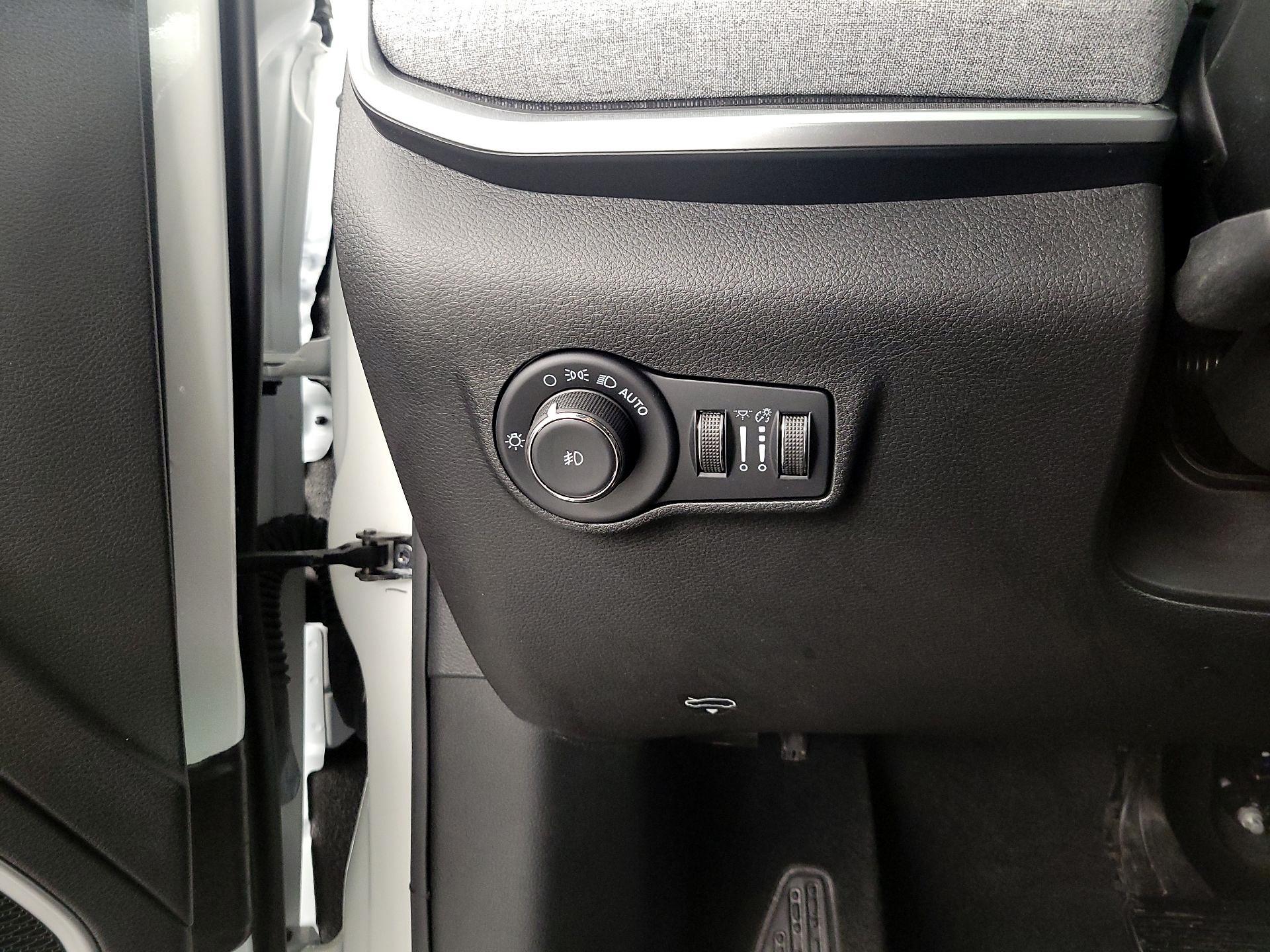 Thumbnail: 2022 Jeep Compass - 13