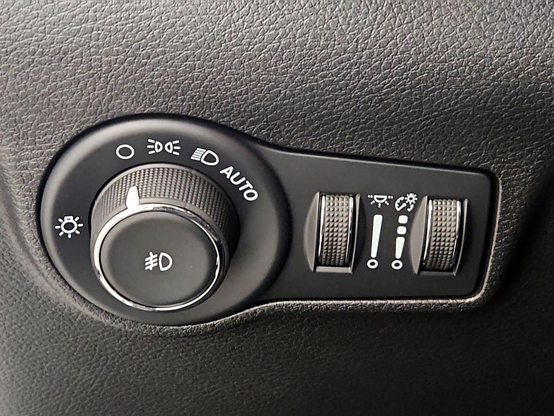 Thumbnail: 2022 Jeep Compass - 13