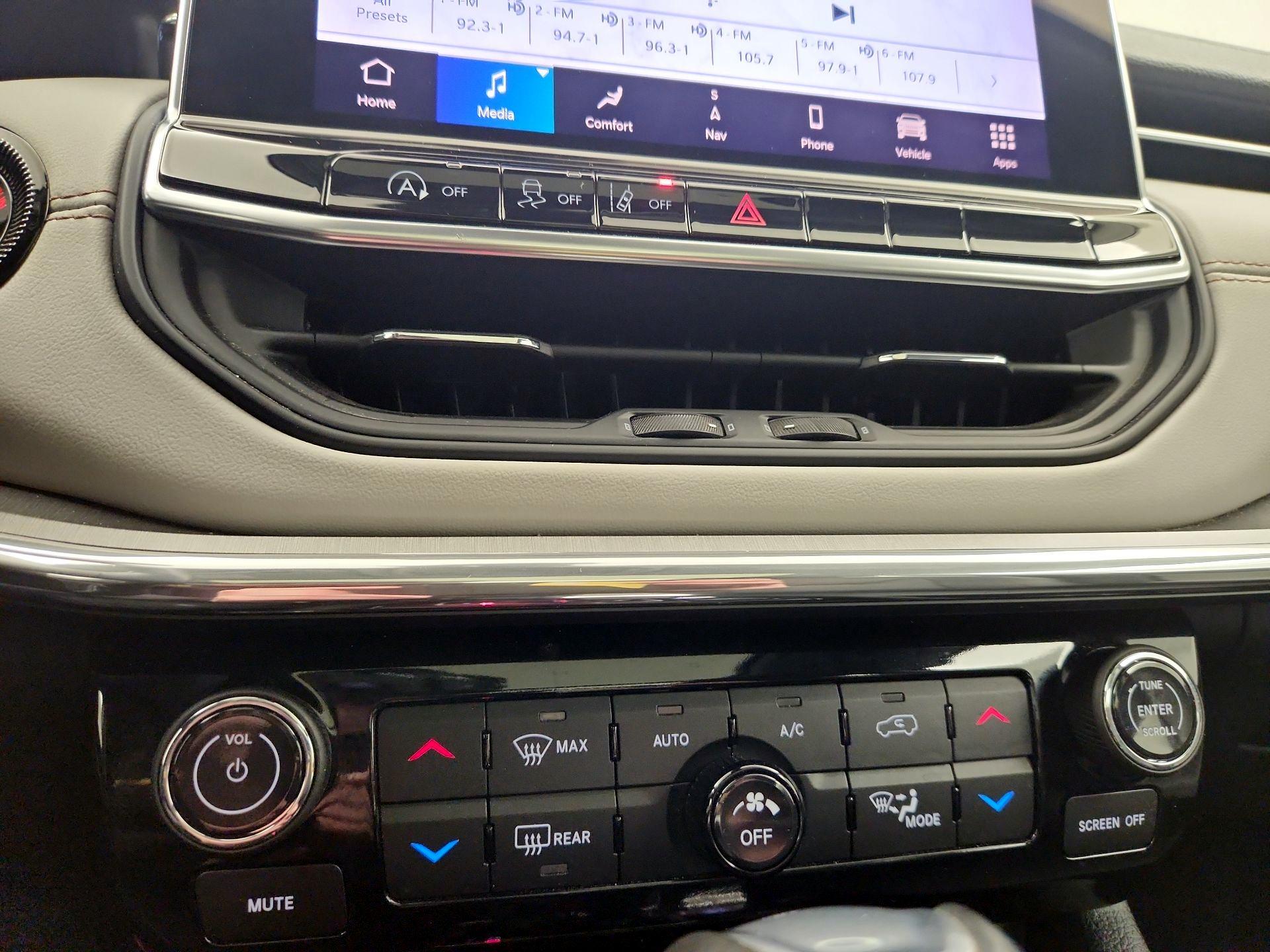 Thumbnail: 2022 Jeep Compass - 17