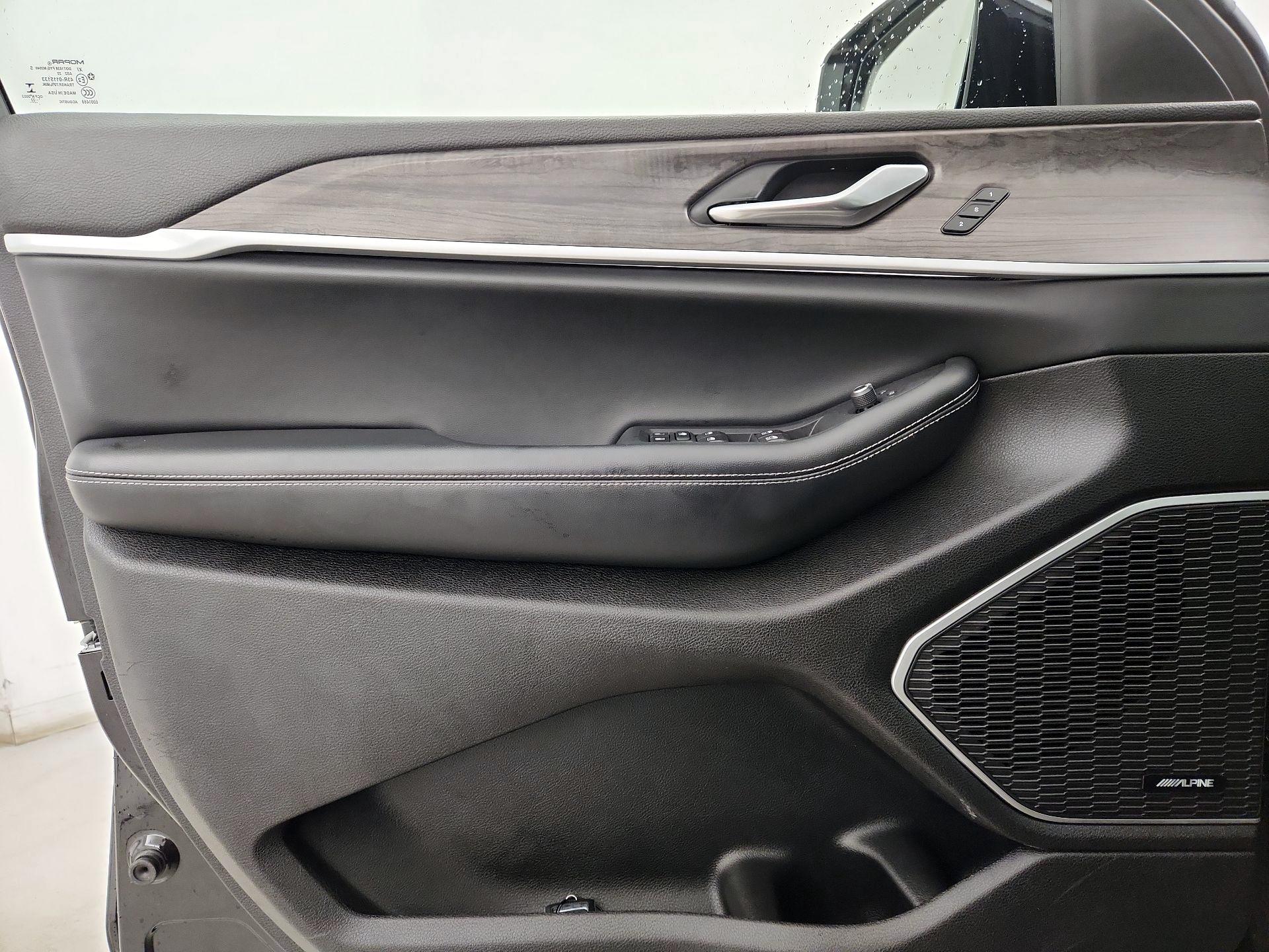 Thumbnail: 2022 Jeep Grand Cherokee - 12