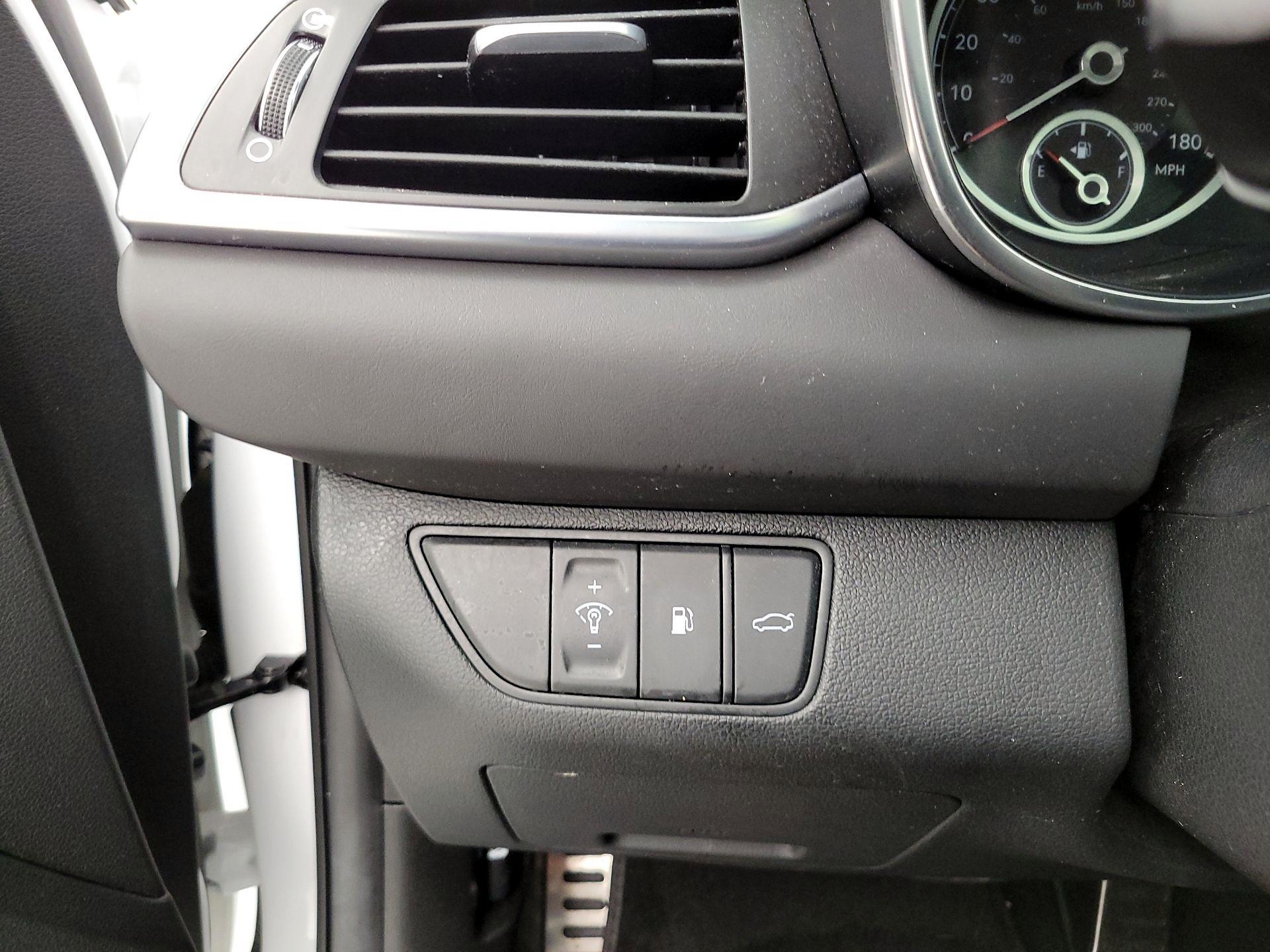 Thumbnail: 2023 Genesis G70 - 13