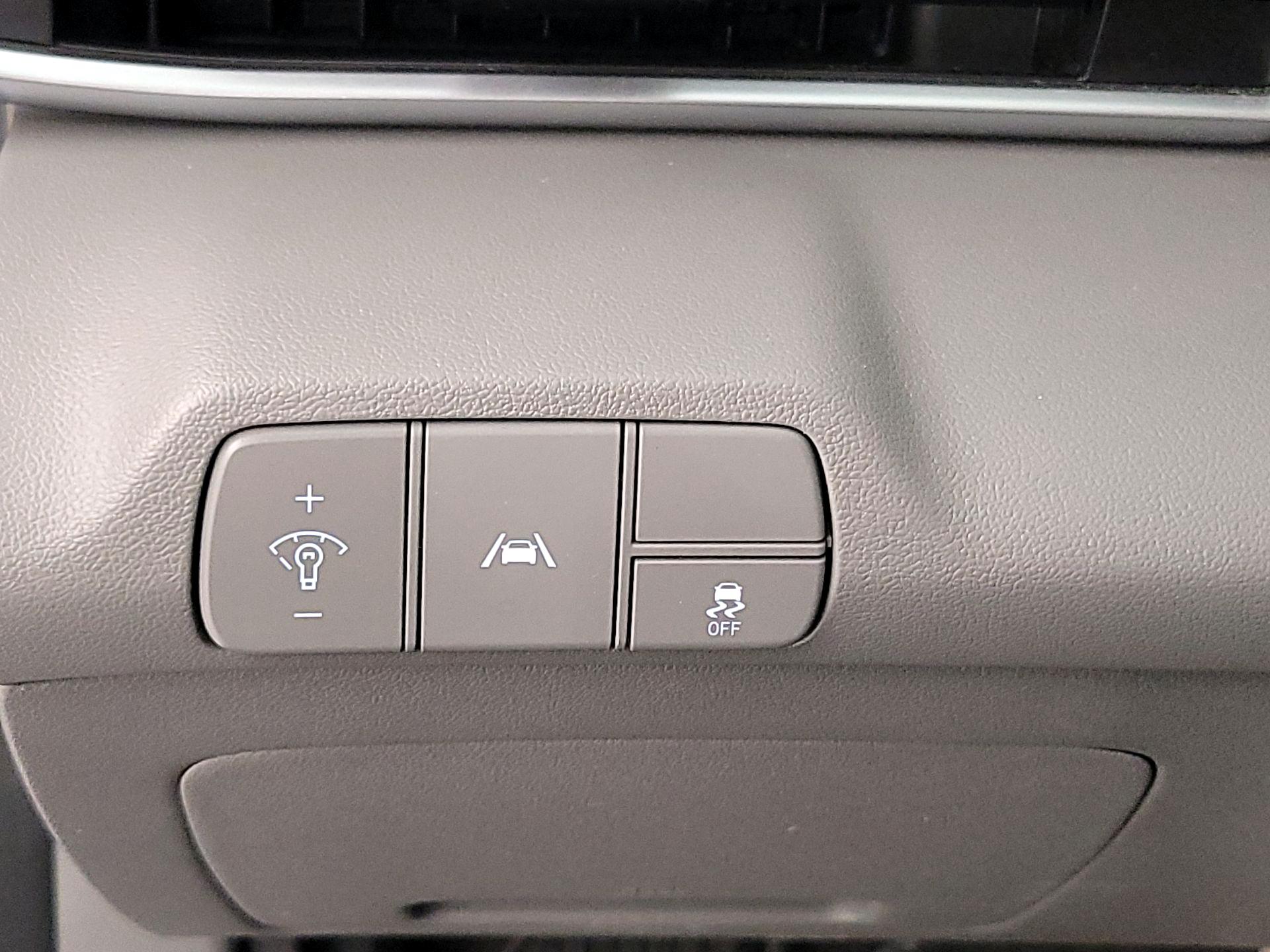 Thumbnail: 2023 Hyundai Elantra - 13