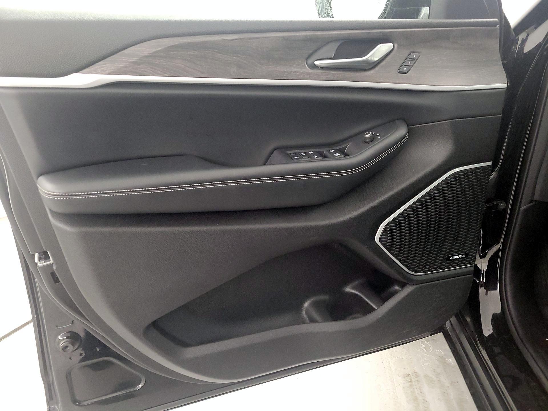 Thumbnail: 2022 Jeep Grand Cherokee - 12