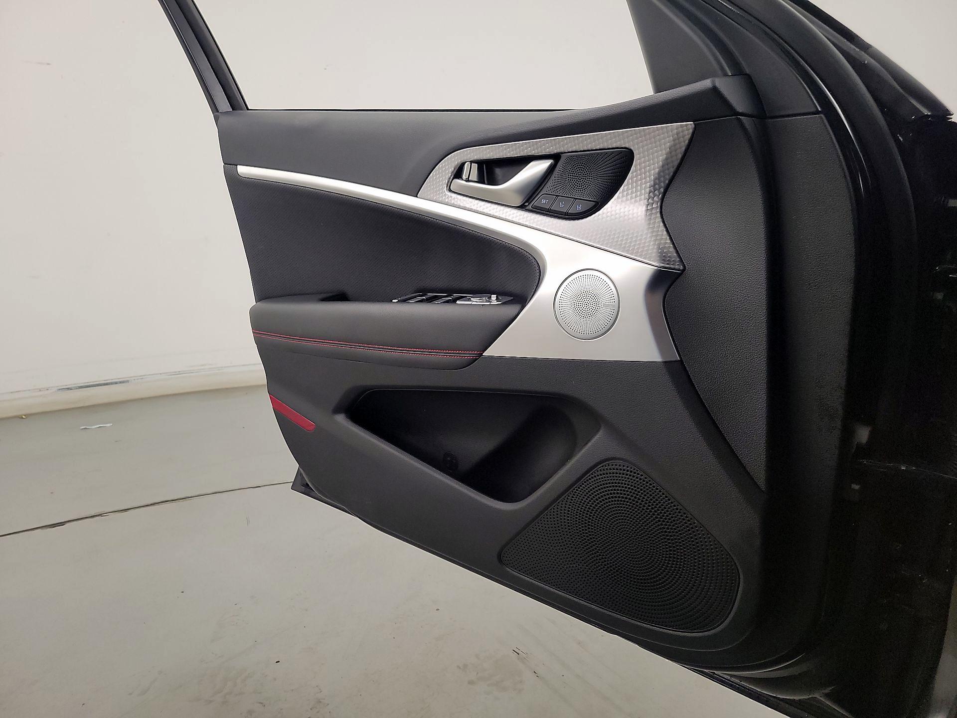 Thumbnail: 2023 Genesis G70 - 12