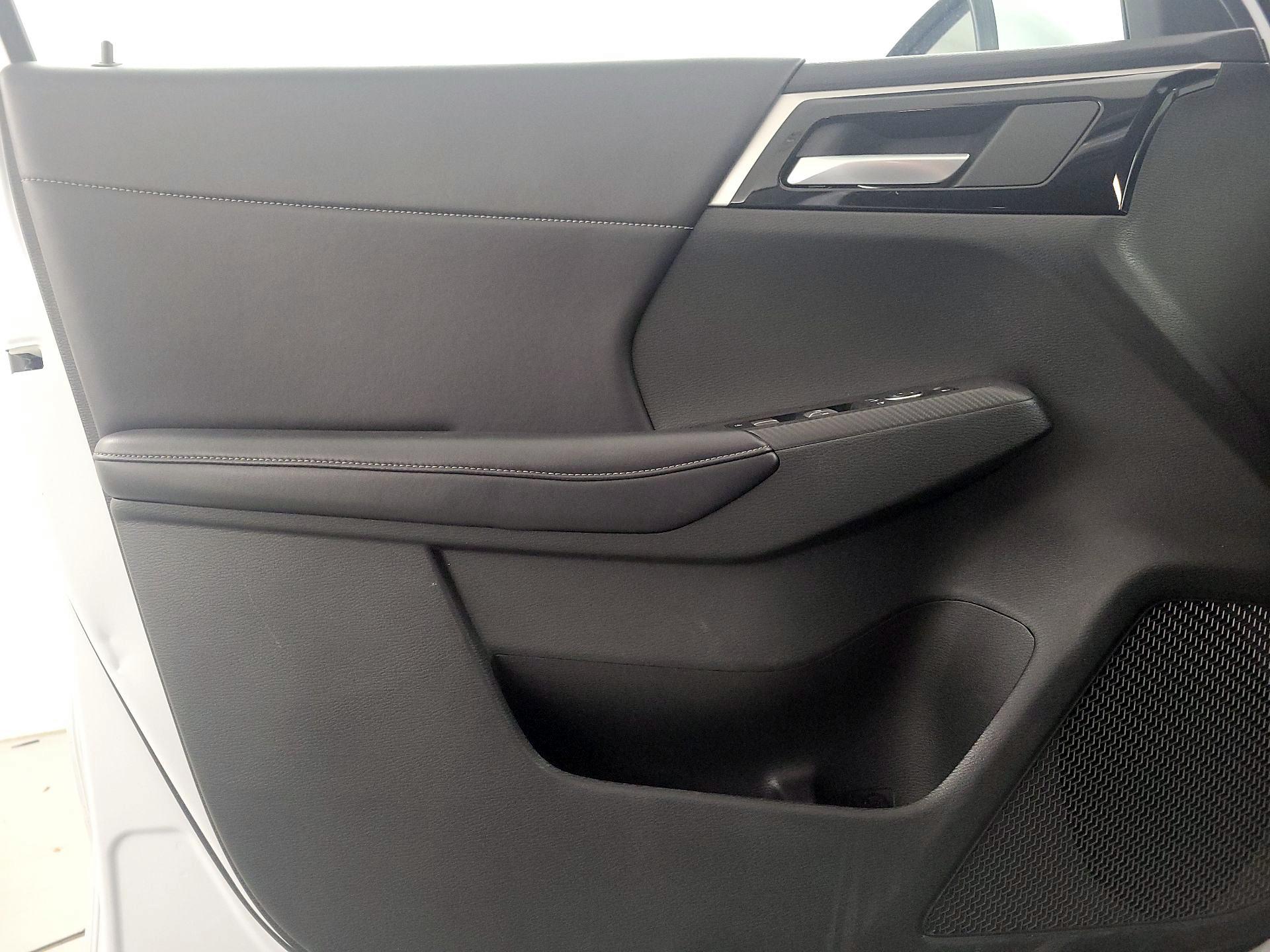 Thumbnail: 2024 Mitsubishi Outlander - 12