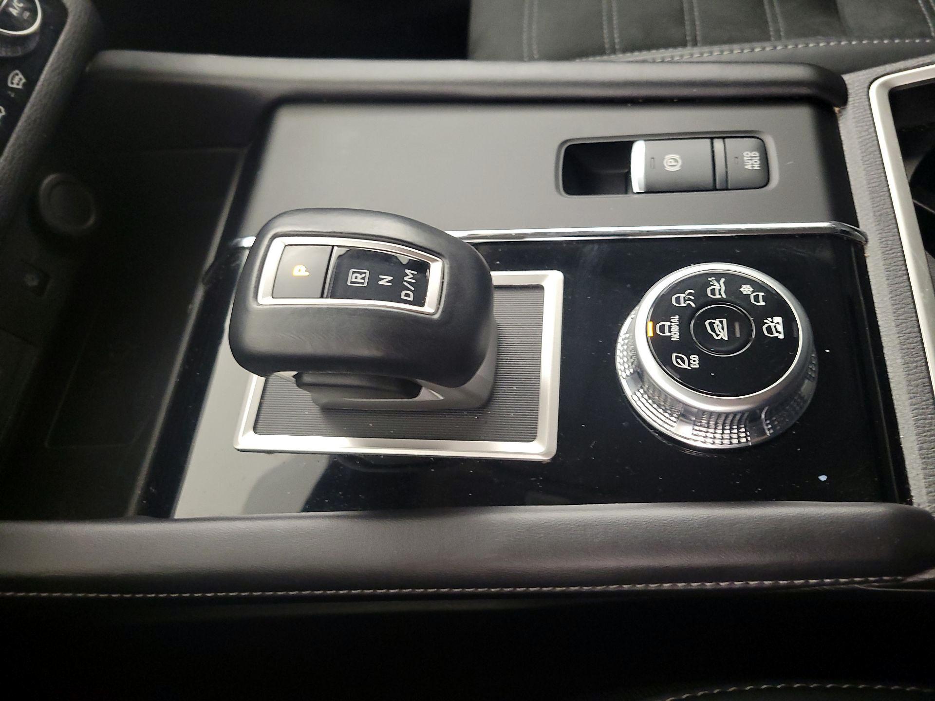 Thumbnail: 2024 Mitsubishi Outlander - 18