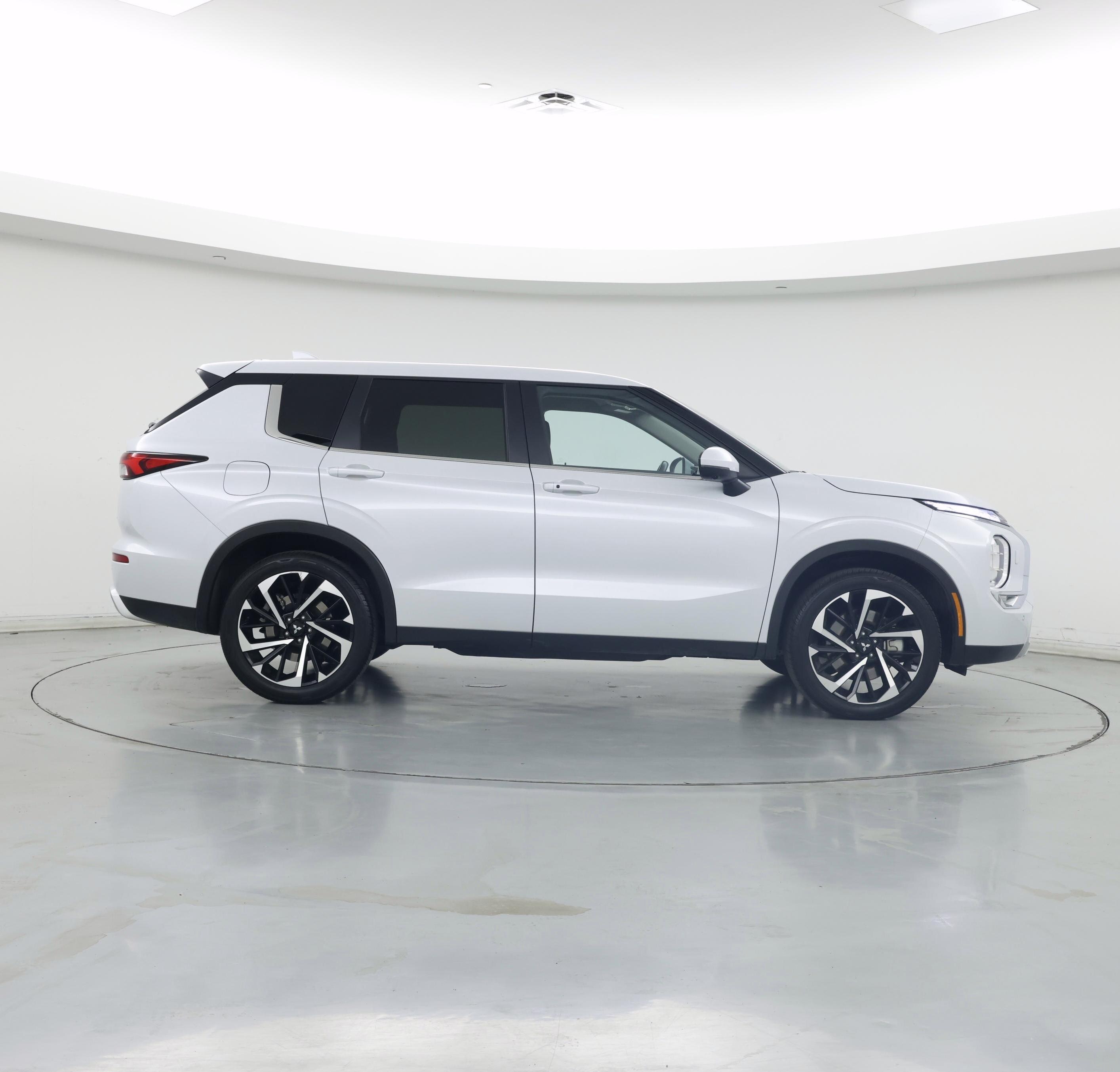 Thumbnail: 2024 Mitsubishi Outlander - 7