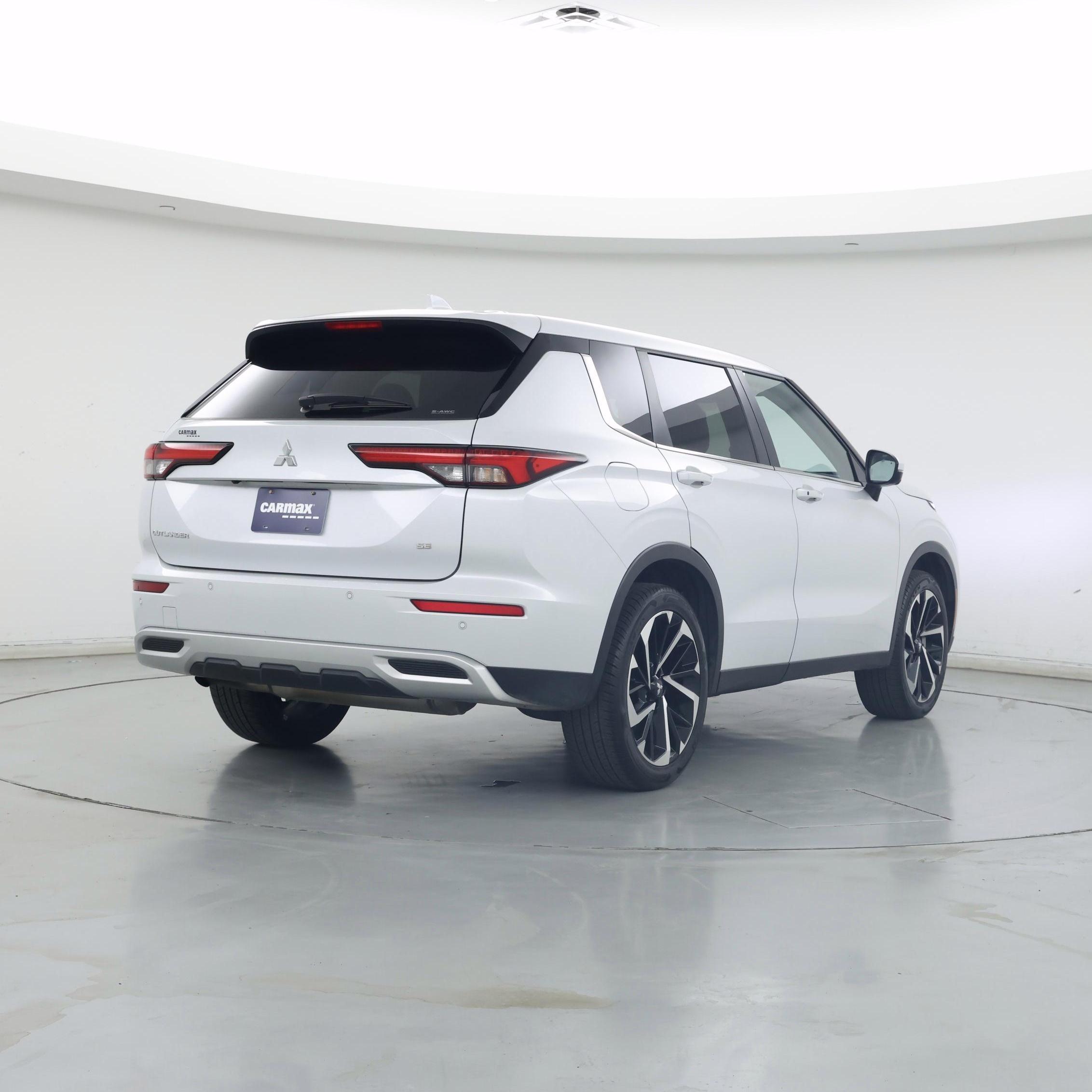 Thumbnail: 2024 Mitsubishi Outlander - 8