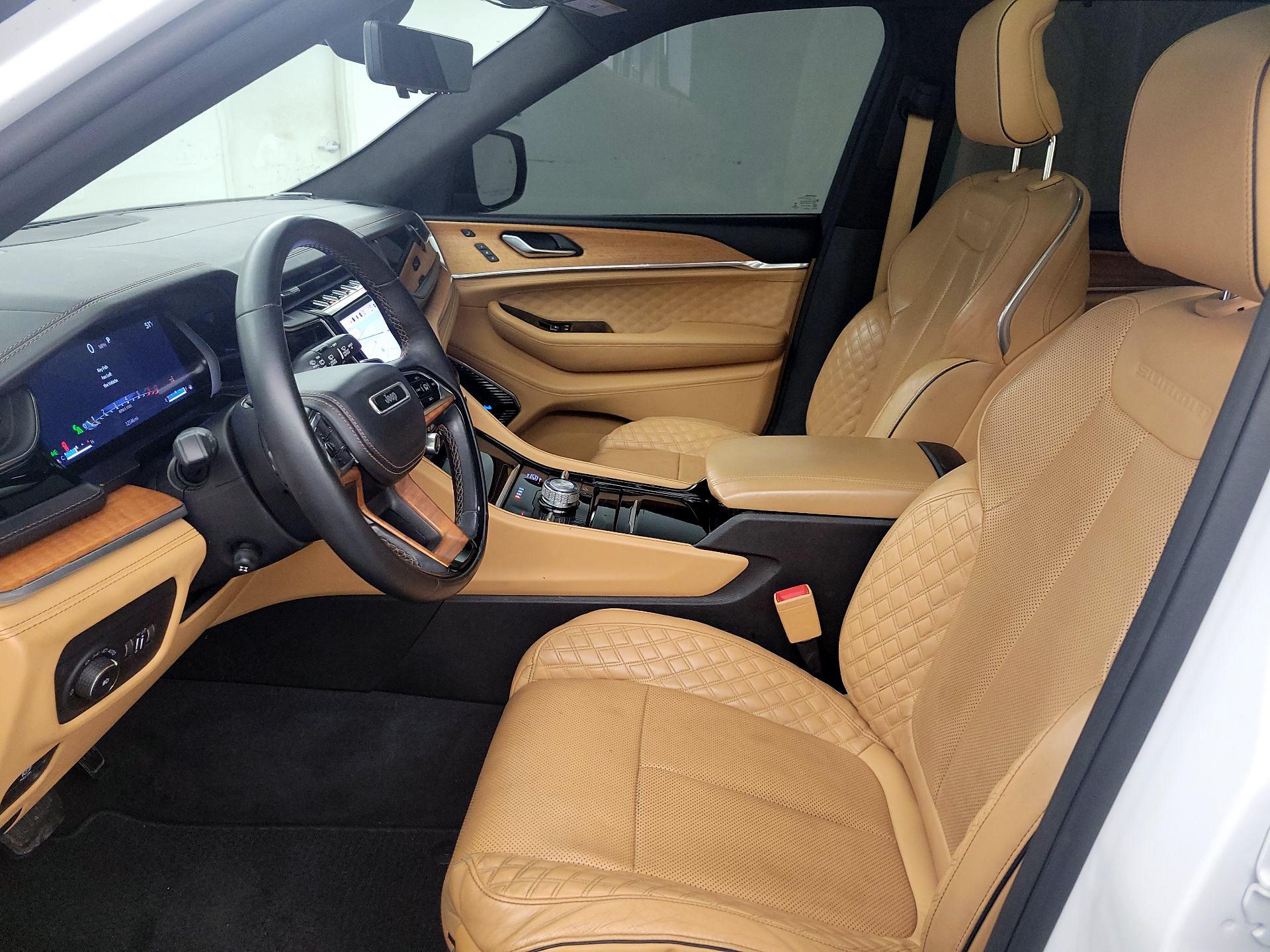 Thumbnail: 2022 Jeep Grand Cherokee - 11