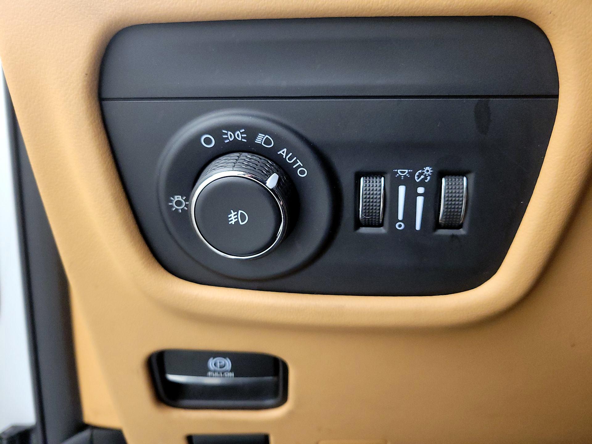 Thumbnail: 2022 Jeep Grand Cherokee - 13