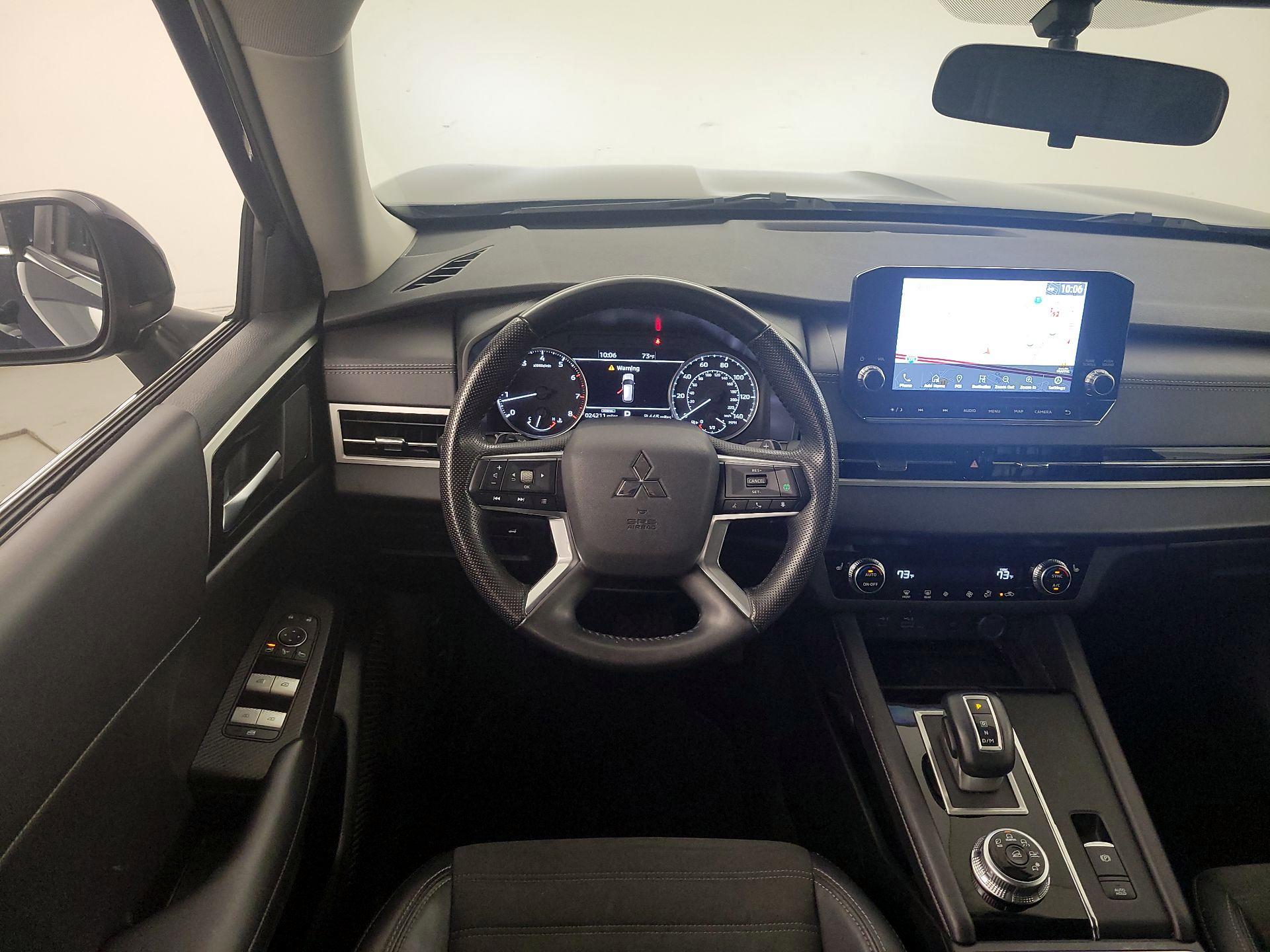 Thumbnail: 2024 Mitsubishi Outlander - 10