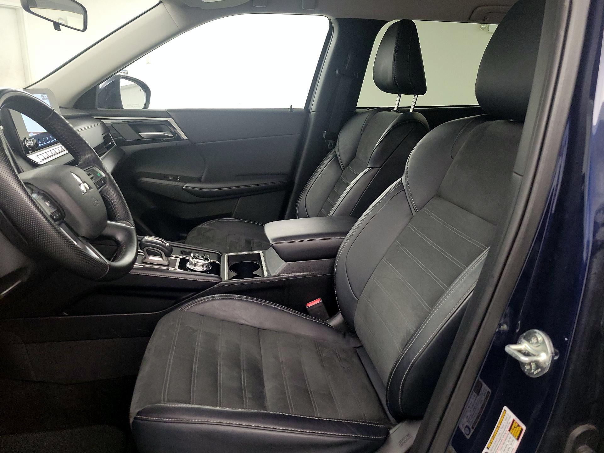 Thumbnail: 2024 Mitsubishi Outlander - 11