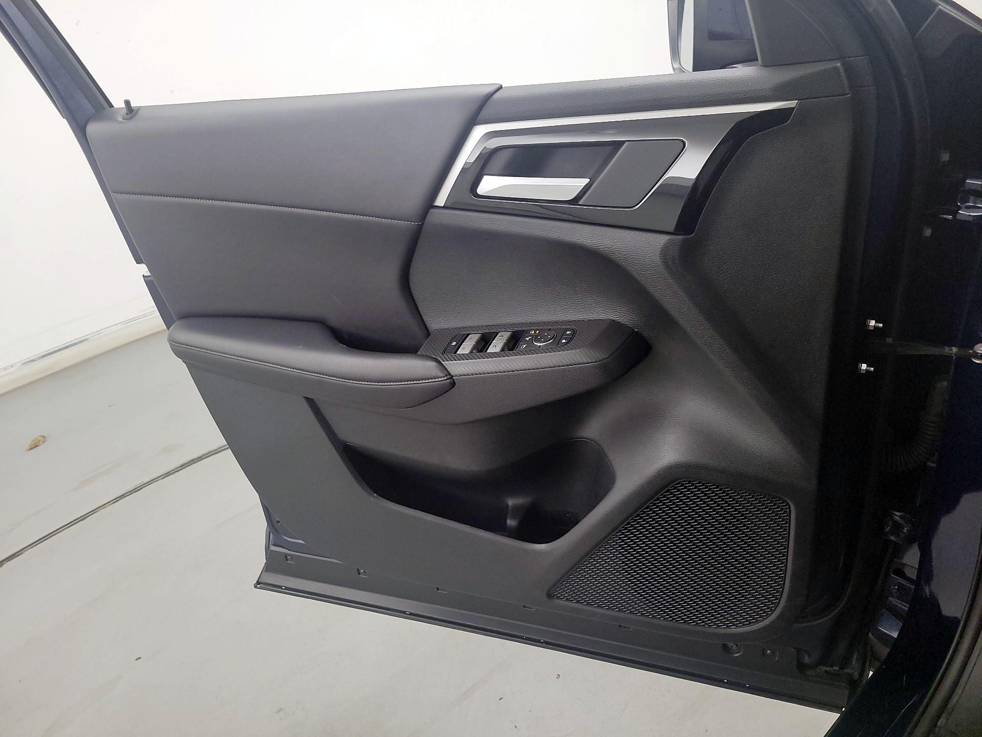 Thumbnail: 2024 Mitsubishi Outlander - 12