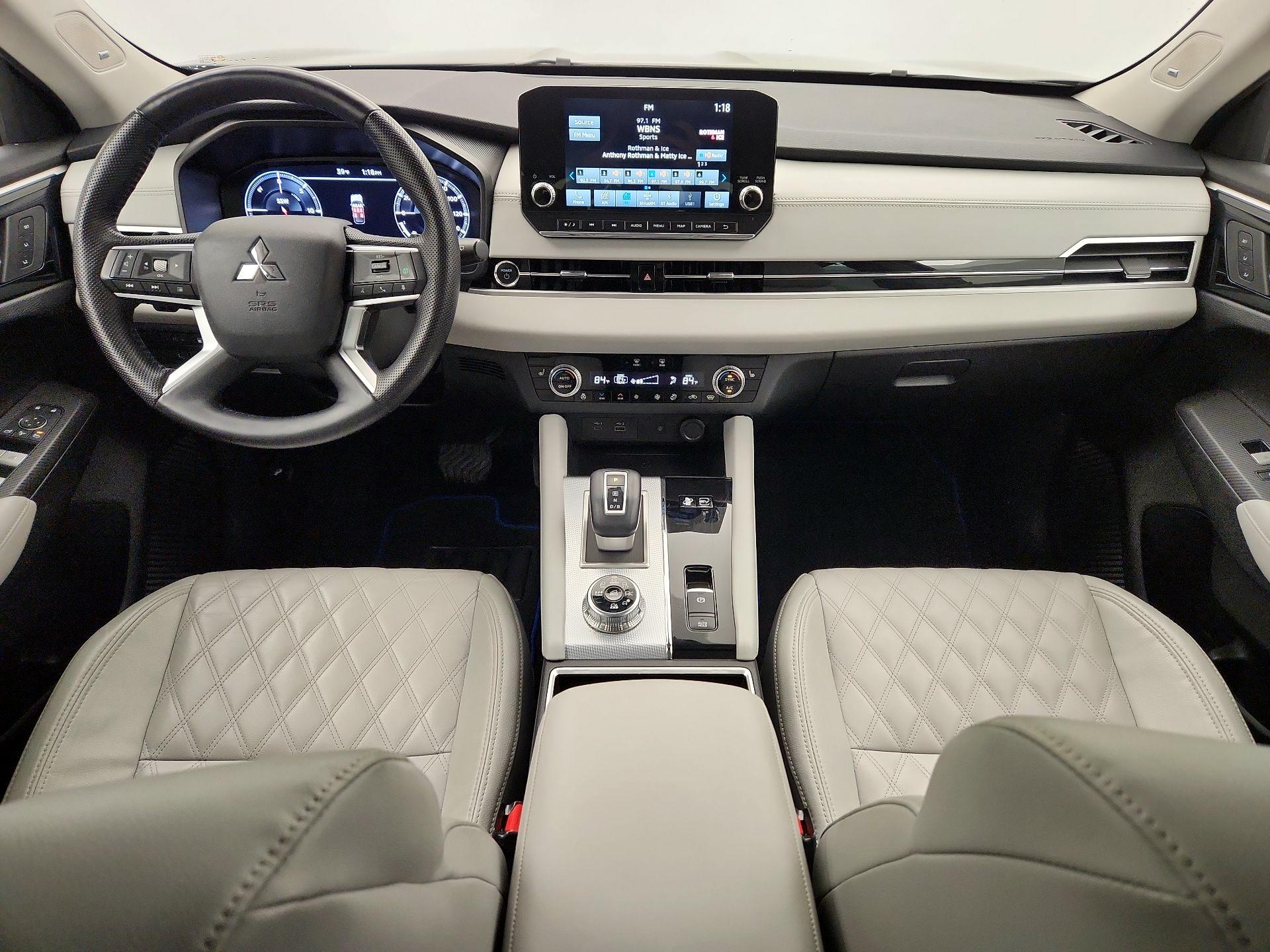 Thumbnail: 2023 Mitsubishi Outlander - 9