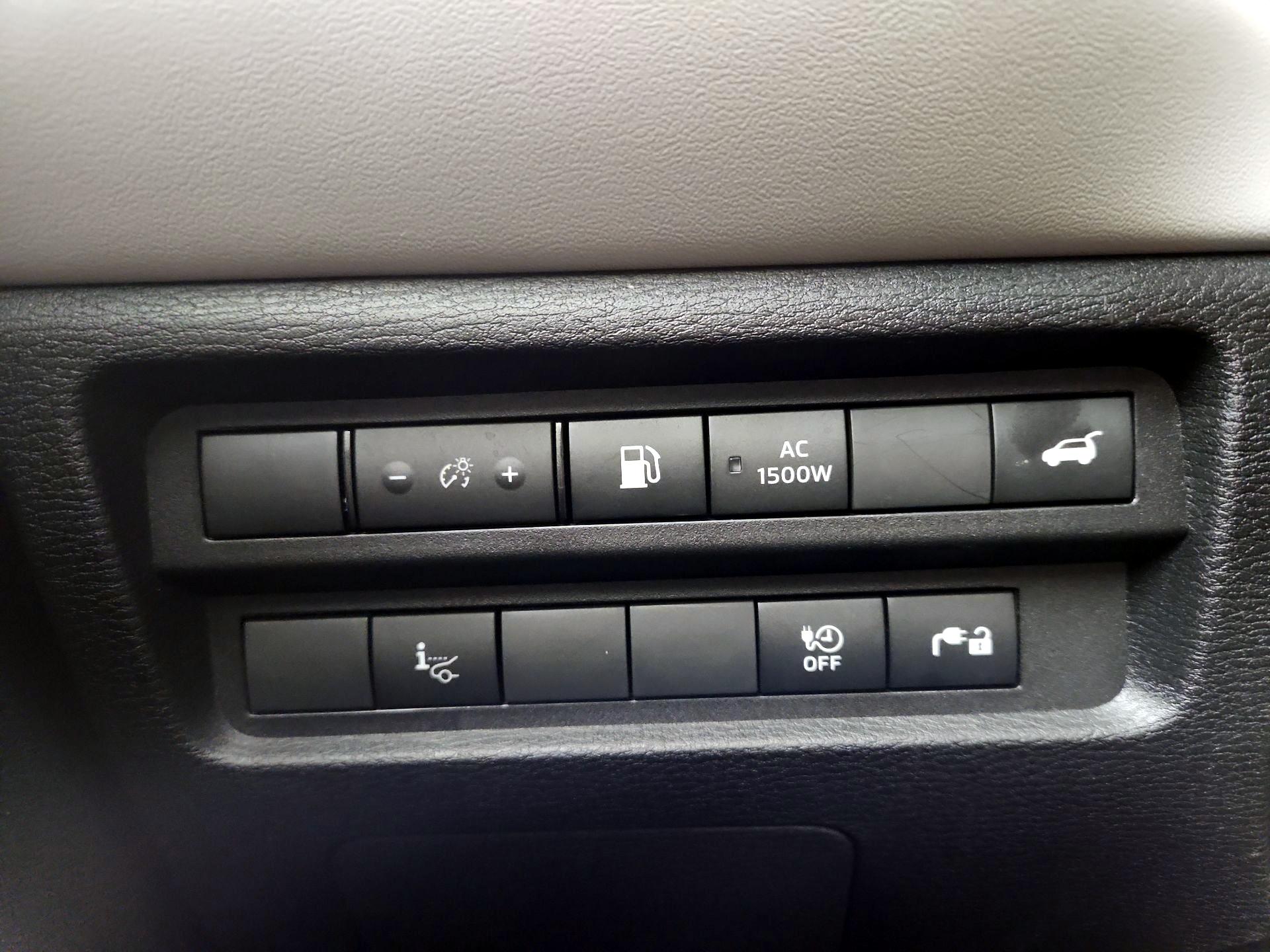 Thumbnail: 2023 Mitsubishi Outlander - 13