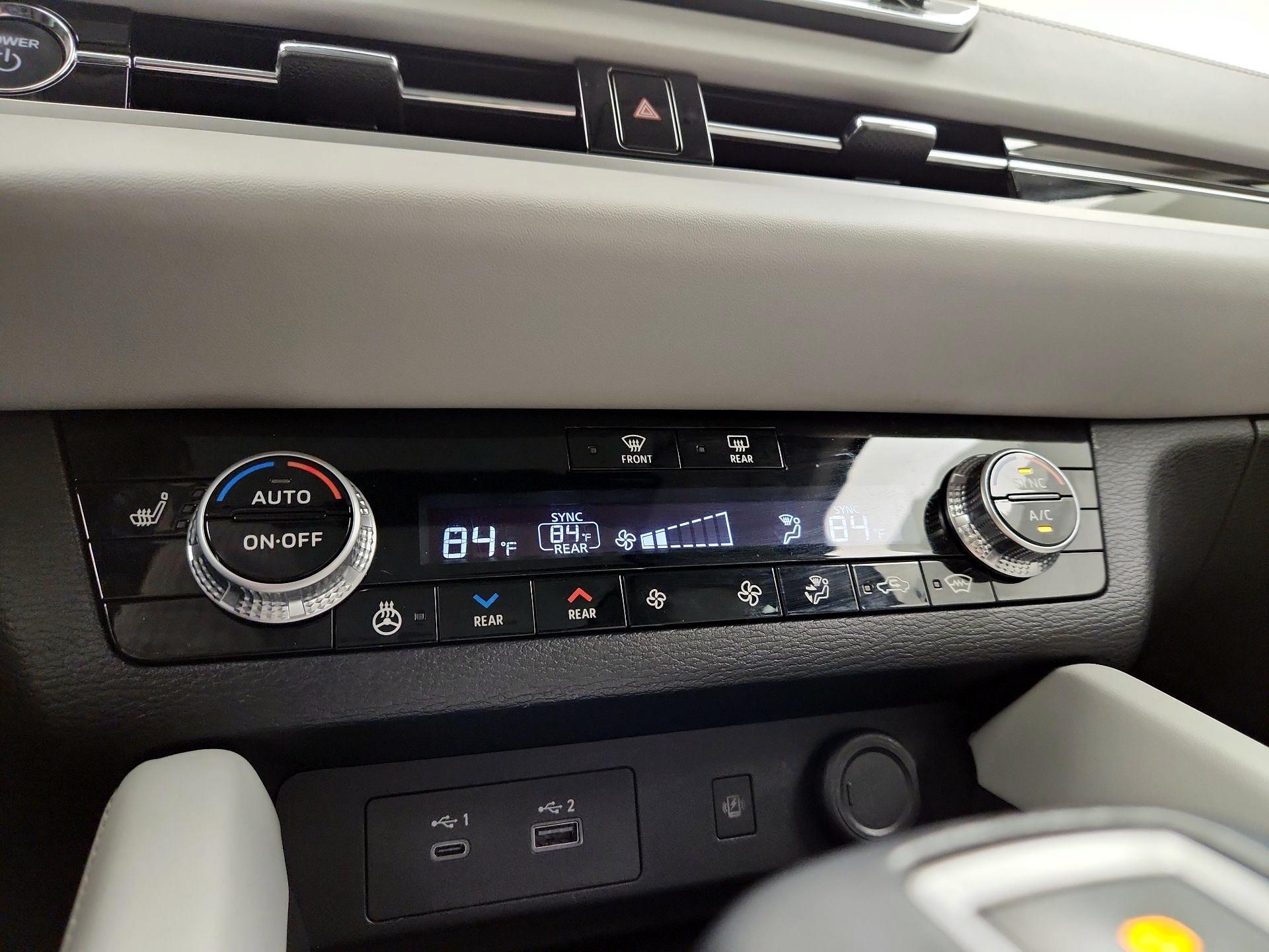 Thumbnail: 2023 Mitsubishi Outlander - 17