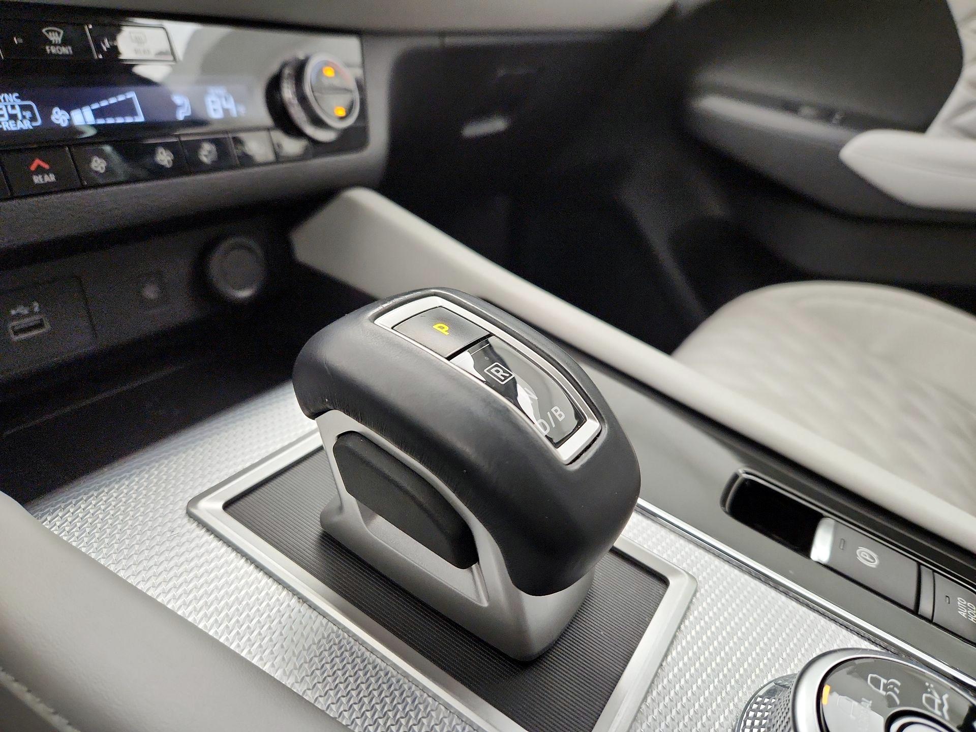 Thumbnail: 2023 Mitsubishi Outlander - 18