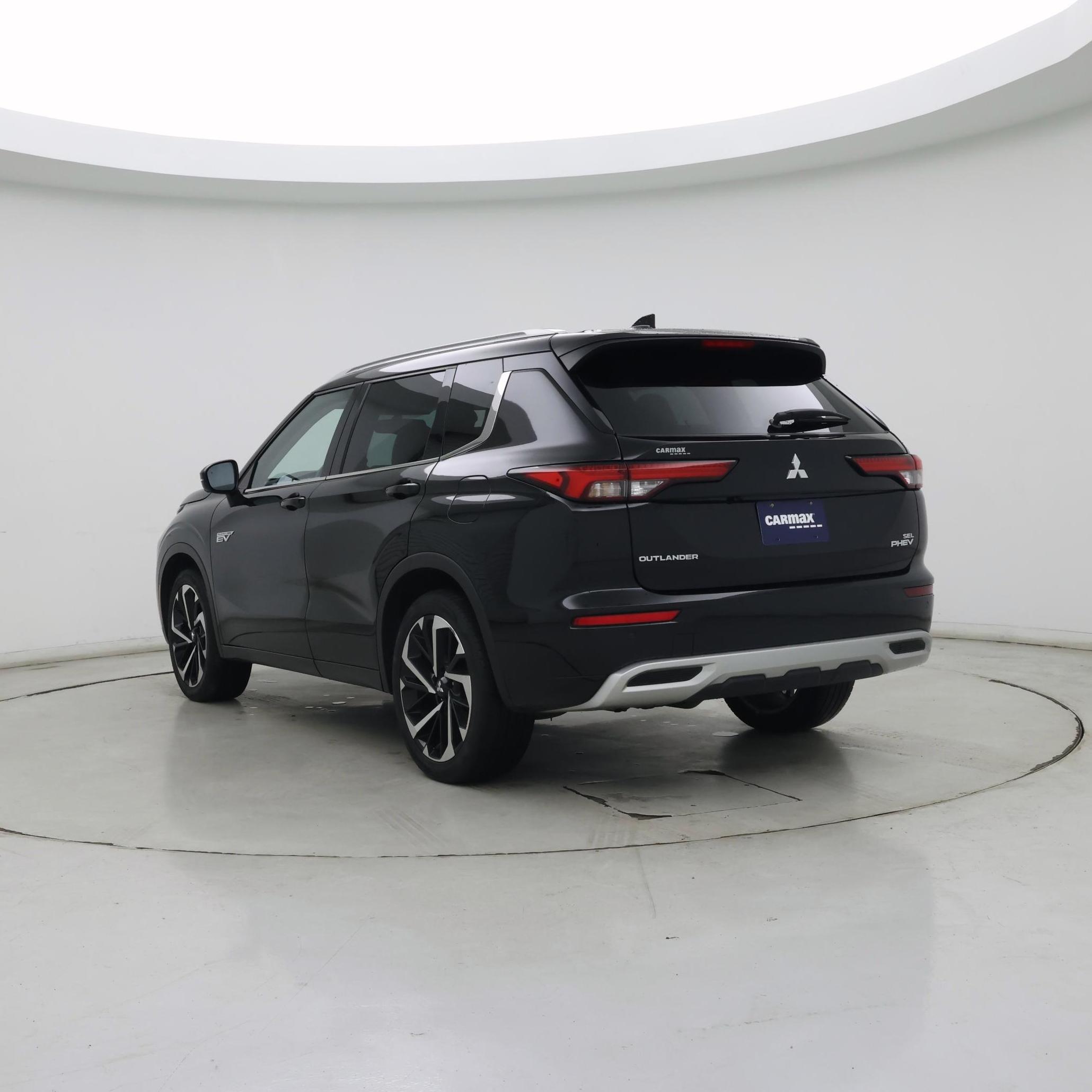 Thumbnail: 2023 Mitsubishi Outlander - 2