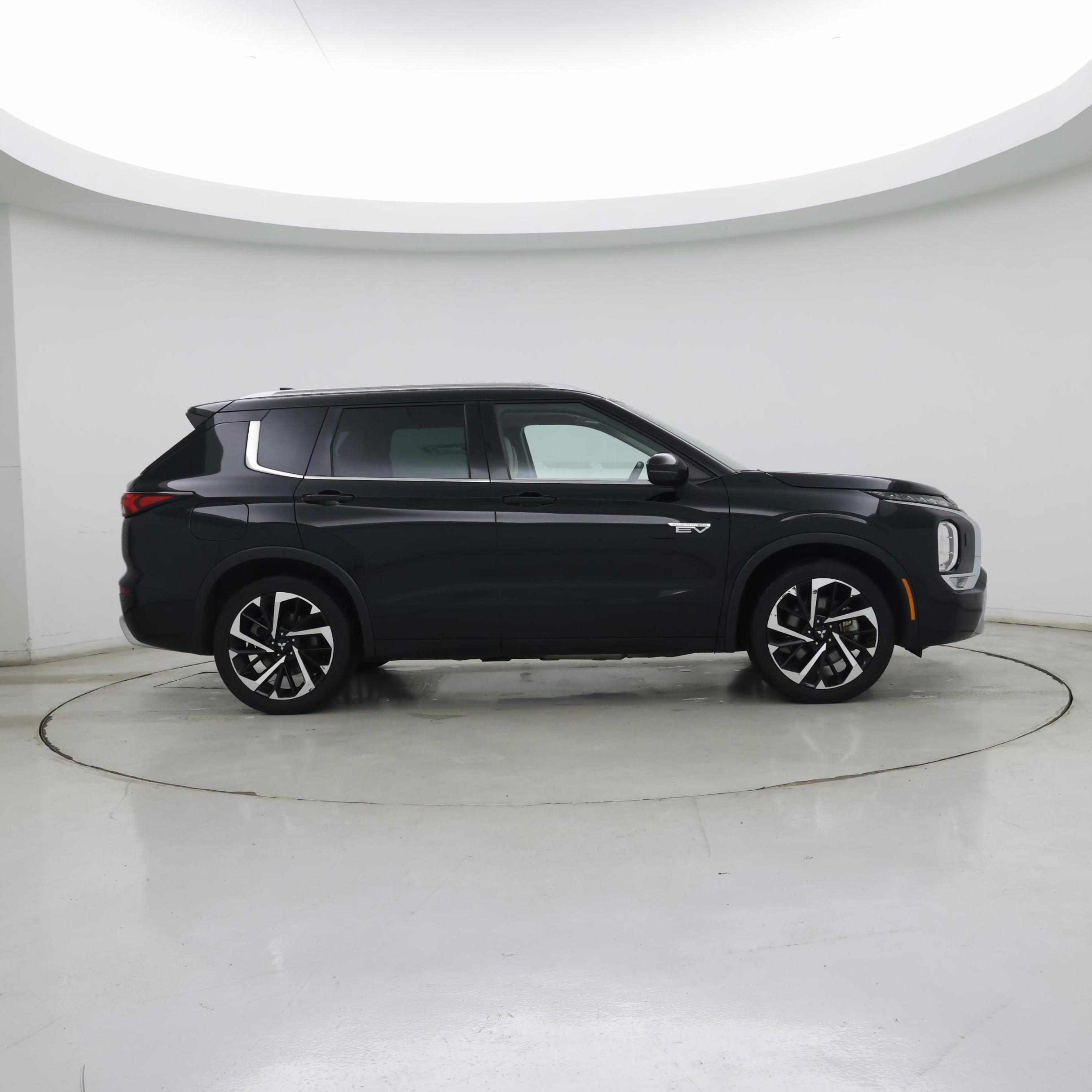 Thumbnail: 2023 Mitsubishi Outlander - 7