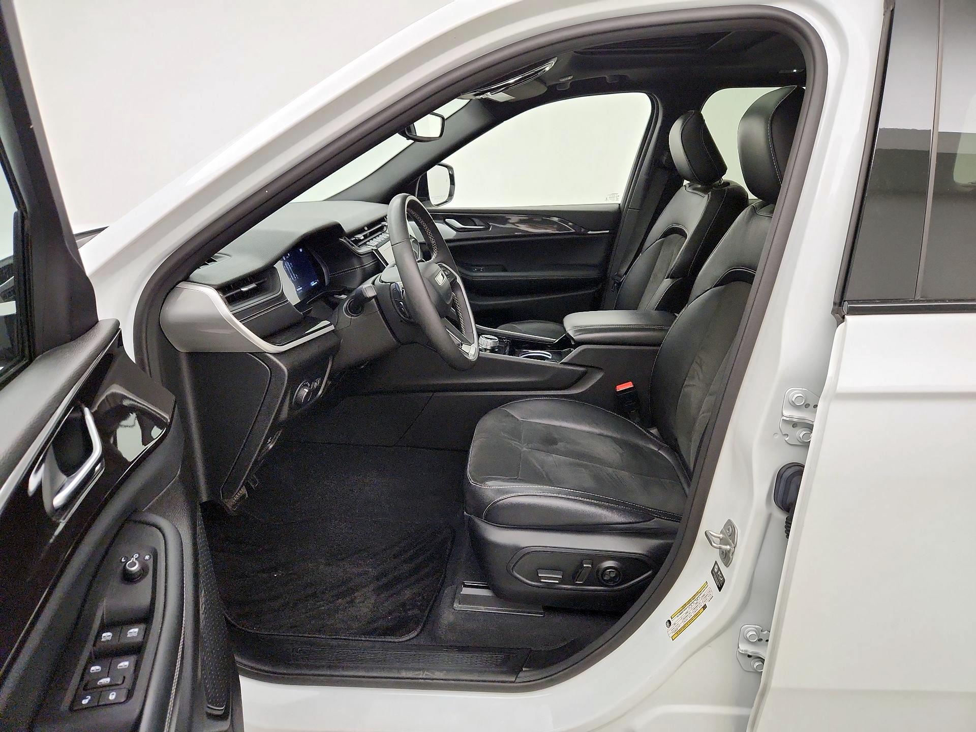 Thumbnail: 2023 Jeep Grand Cherokee - 11