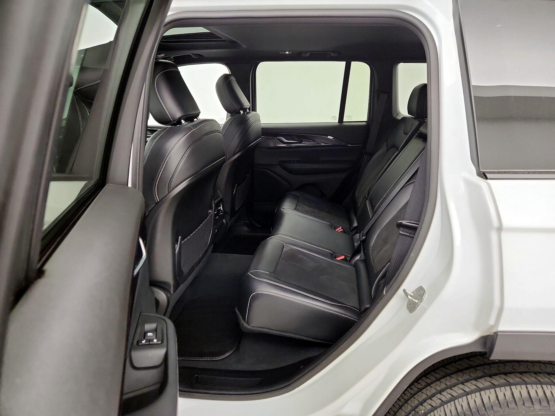 Thumbnail: 2023 Jeep Grand Cherokee - 20