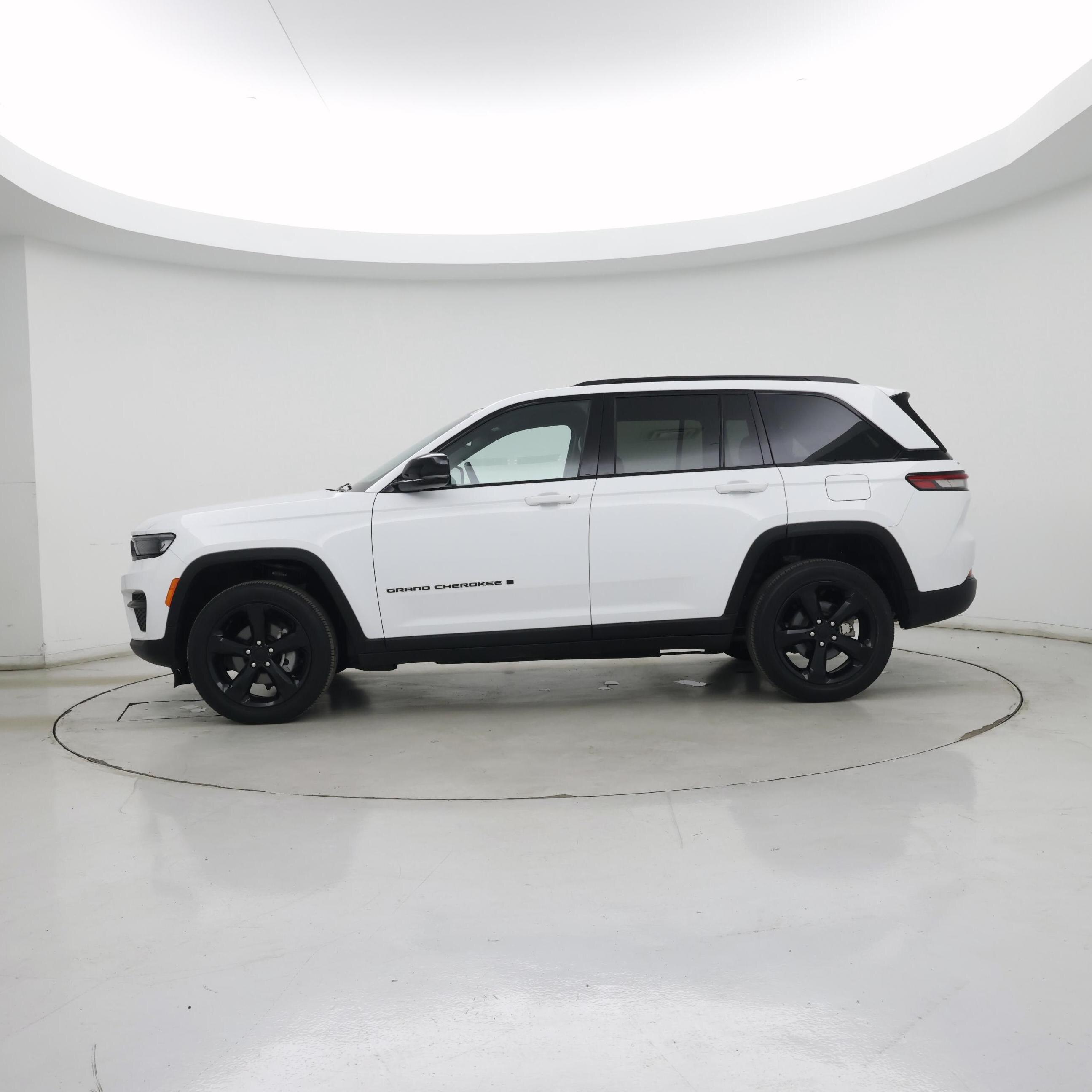 Thumbnail: 2023 Jeep Grand Cherokee - 3