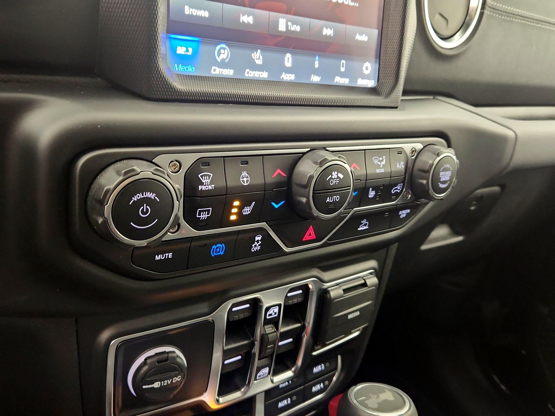 Thumbnail: 2022 Jeep Wrangler - 17