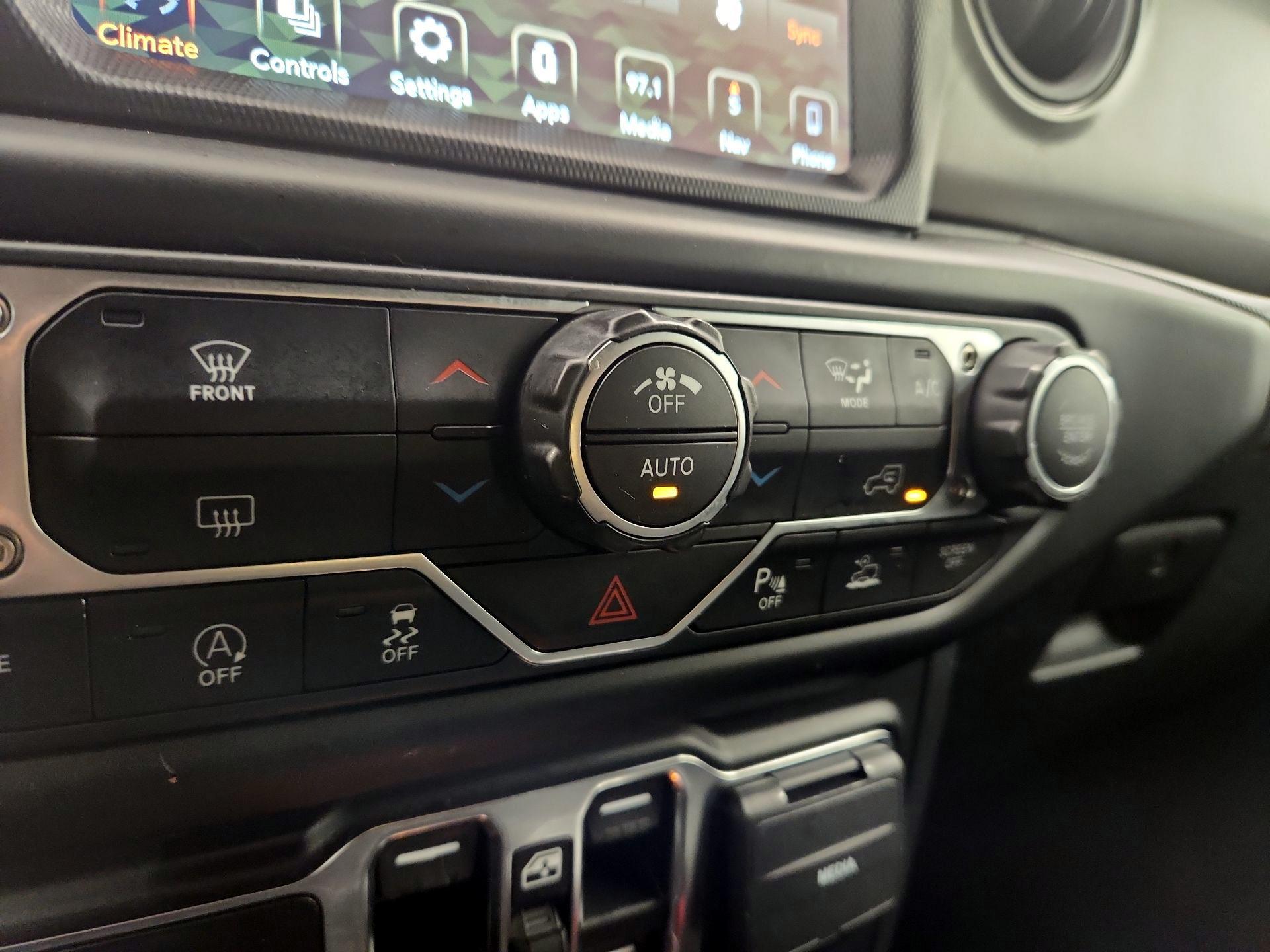 Thumbnail: 2022 Jeep Wrangler - 17