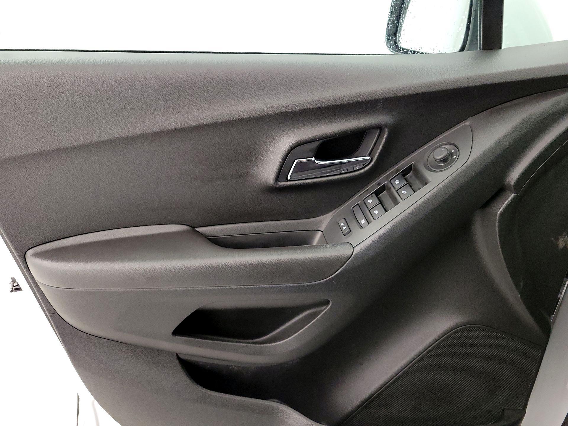 Thumbnail: 2020 Chevrolet Trax - 12