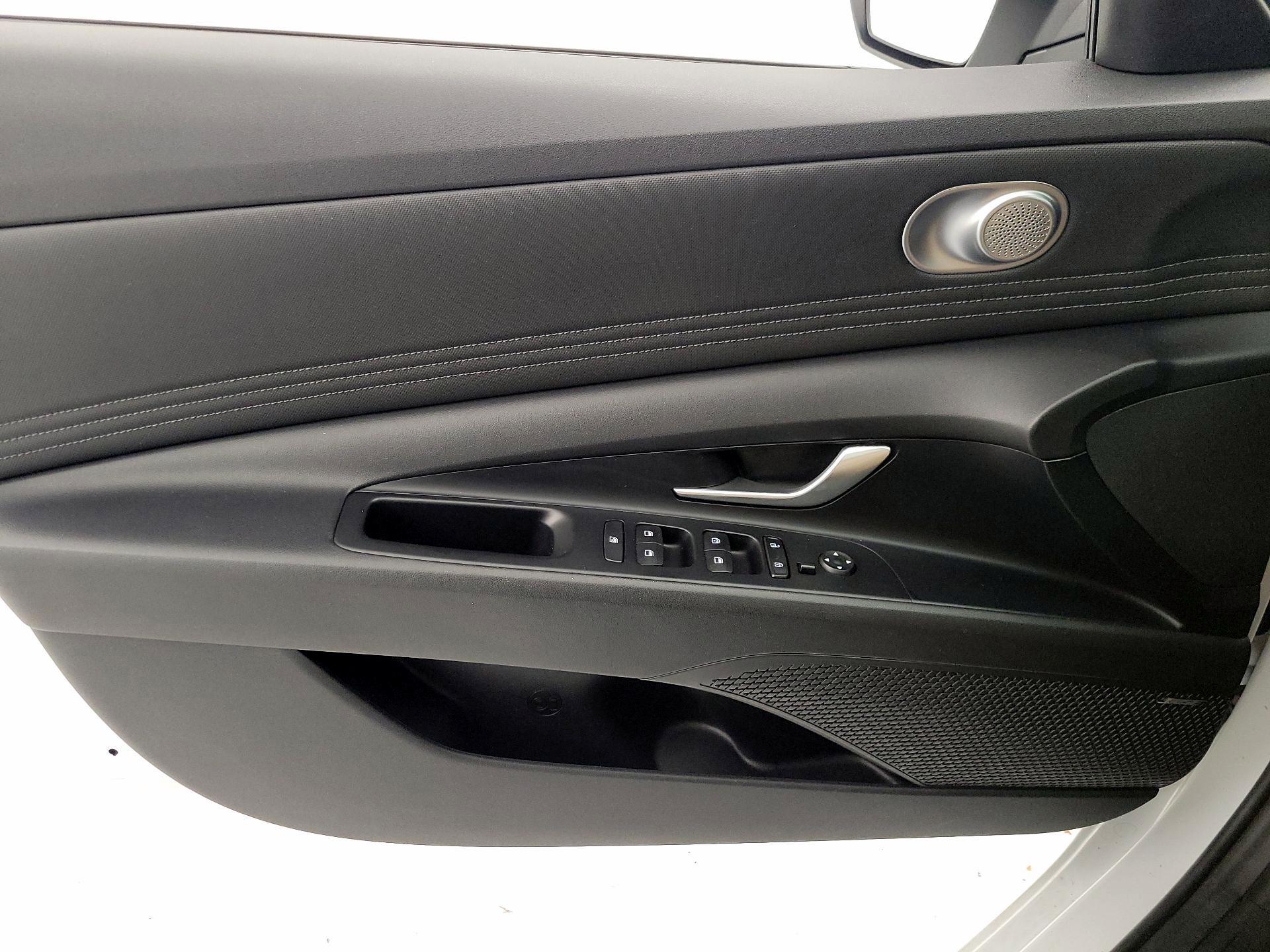 Thumbnail: 2022 Hyundai Elantra - 12