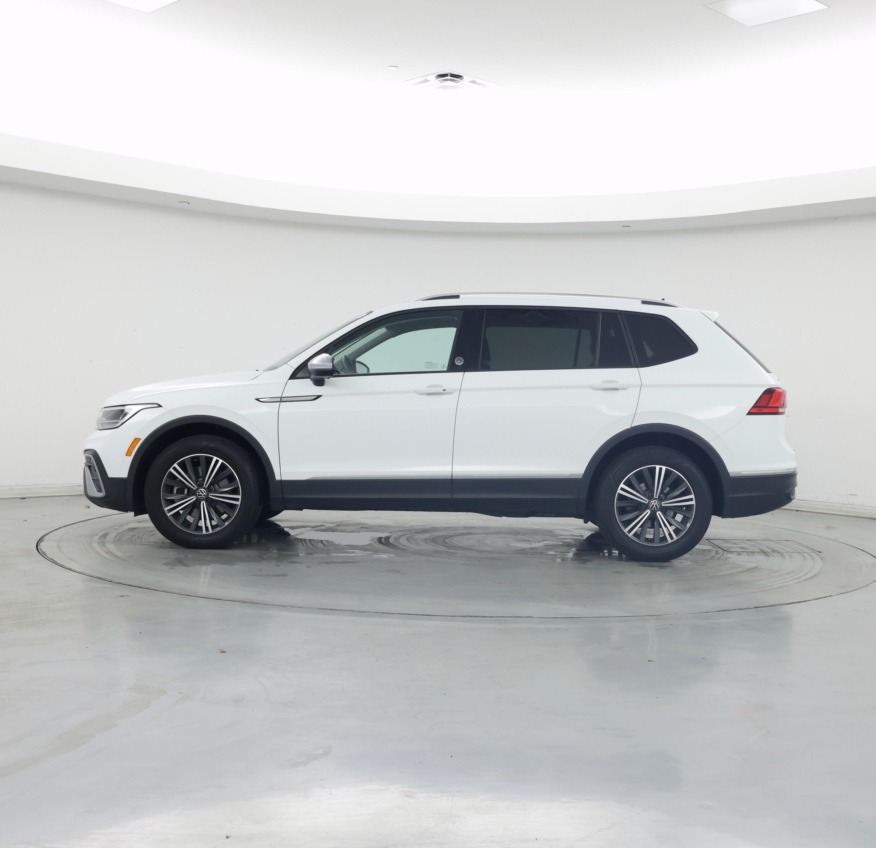 Thumbnail: 2024 Volkswagen Tiguan - 3