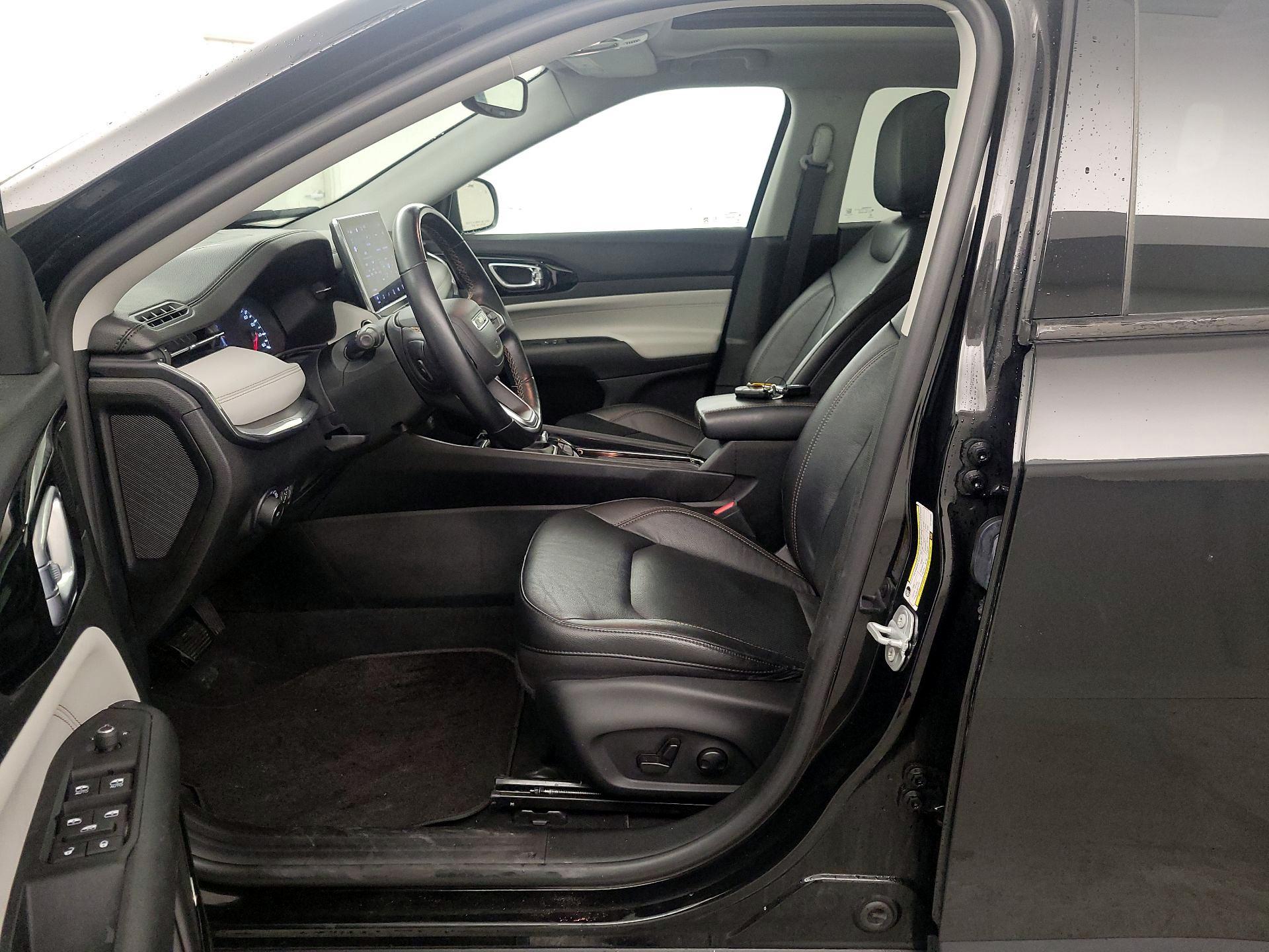 Thumbnail: 2022 Jeep Compass - 11