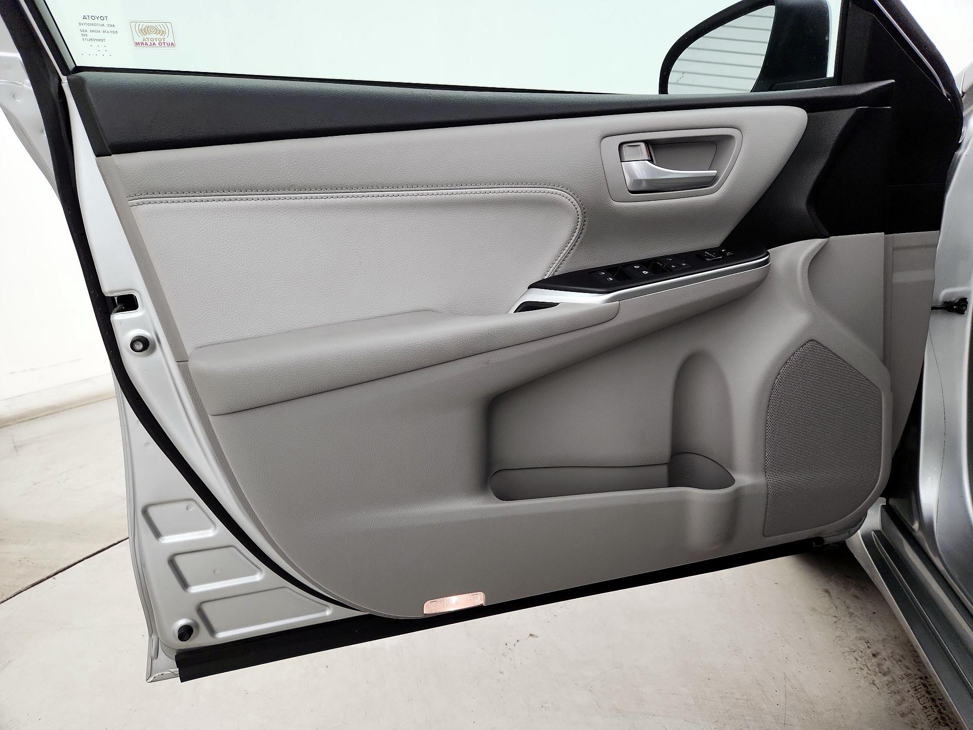 Thumbnail: 2017 Toyota Camry - 12