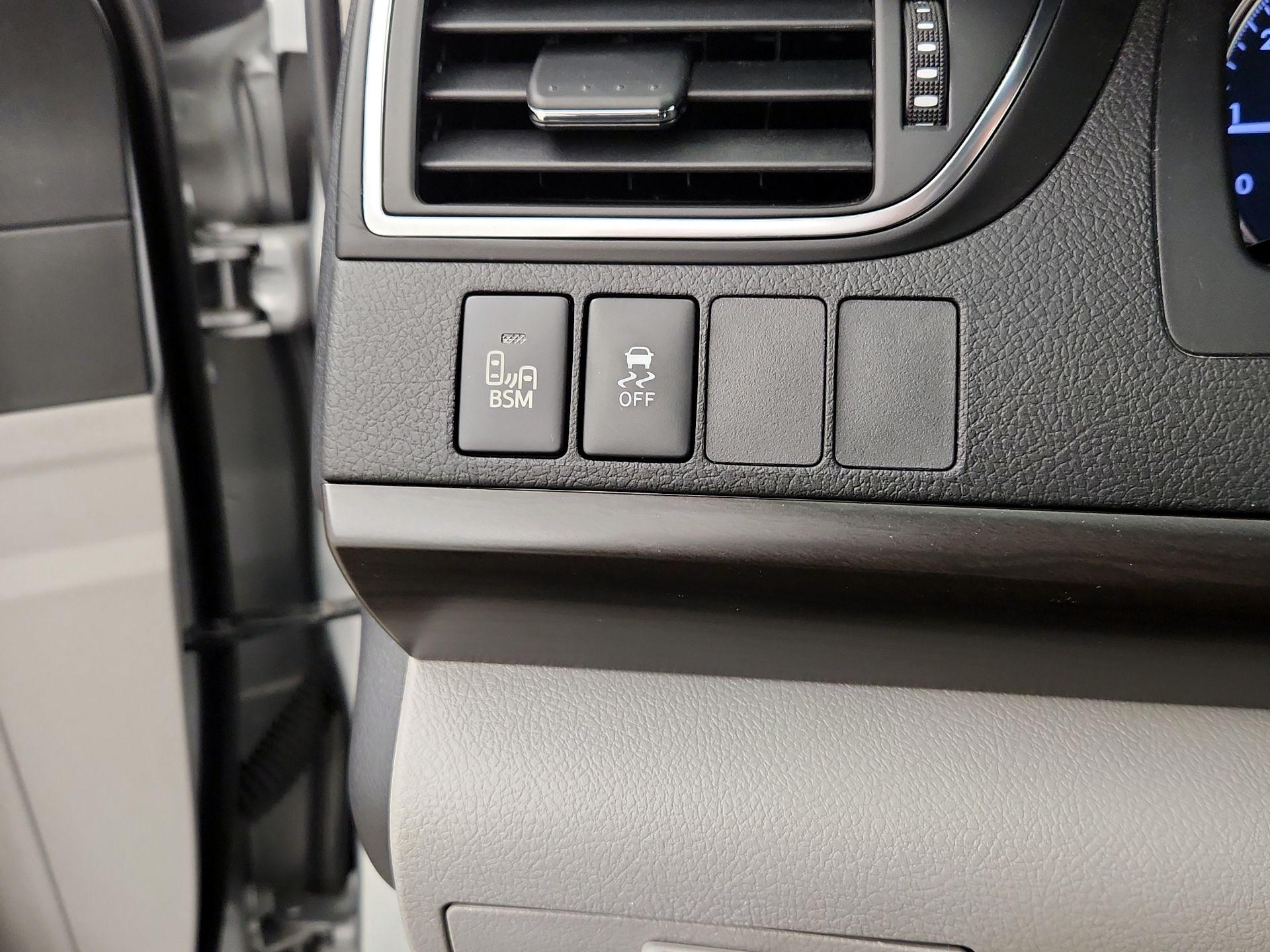 Thumbnail: 2017 Toyota Camry - 13