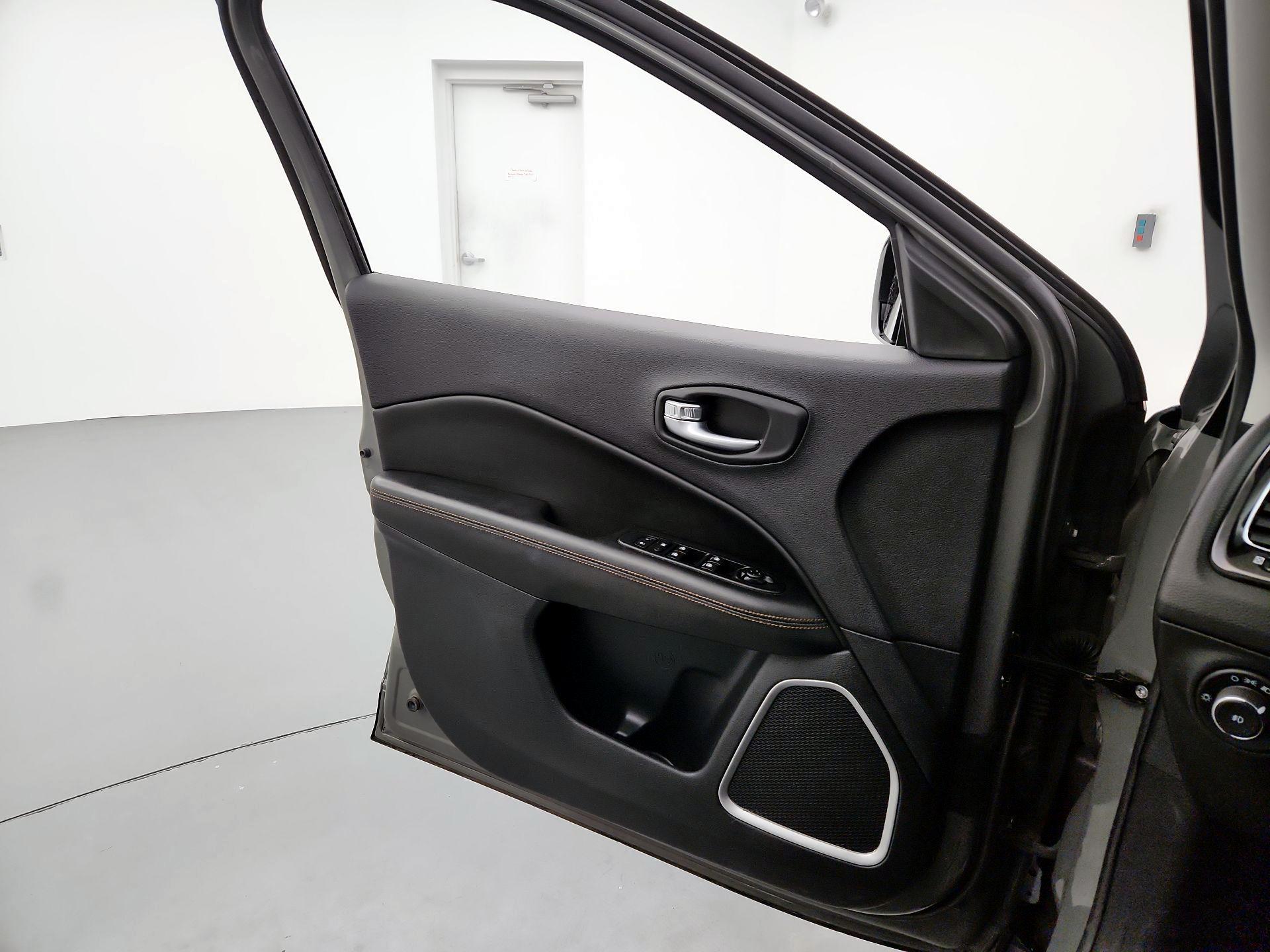 Thumbnail: 2021 Jeep Compass - 12