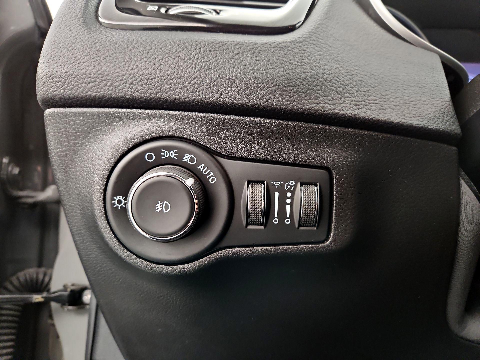 Thumbnail: 2021 Jeep Compass - 13