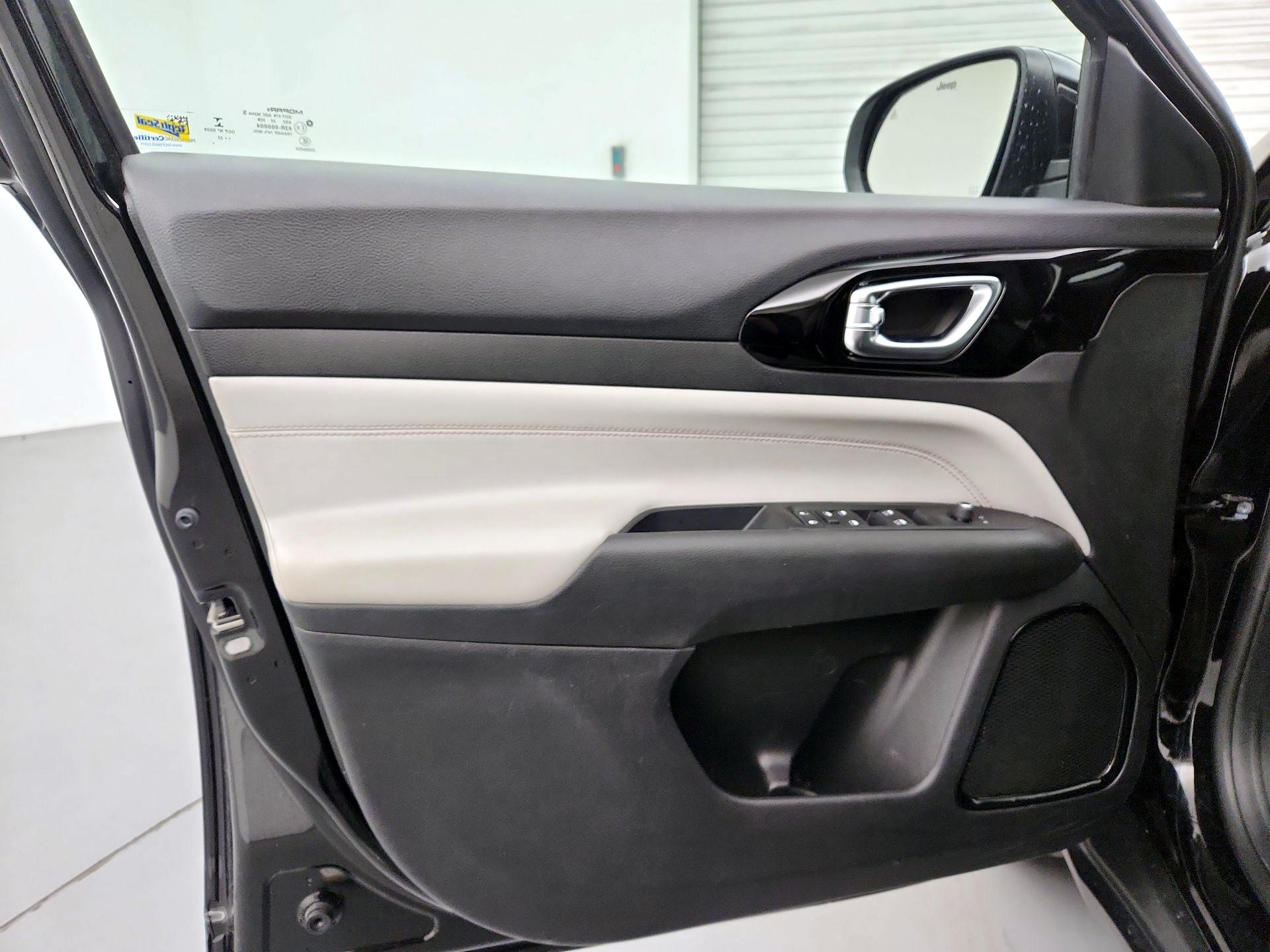 Thumbnail: 2022 Jeep Compass - 12