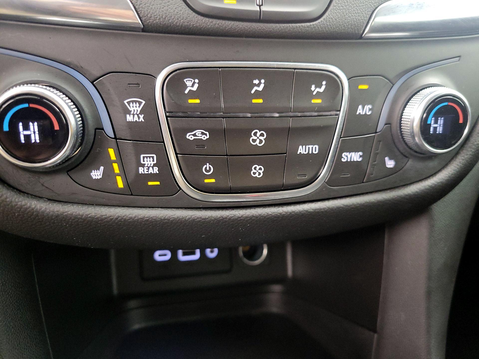 Thumbnail: 2022 Chevrolet Equinox - 16