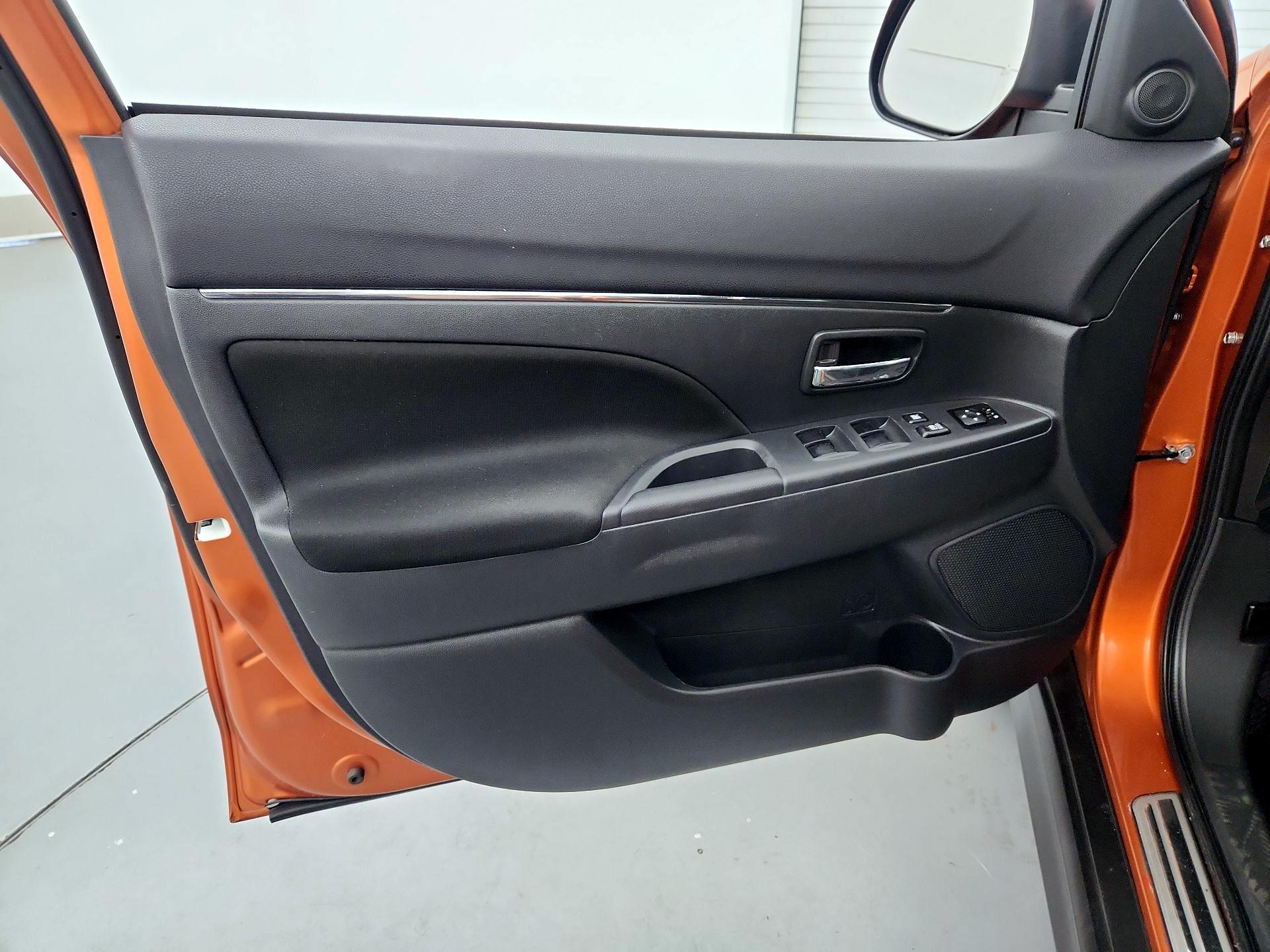 Thumbnail: 2023 Mitsubishi Outlander Sport - 12