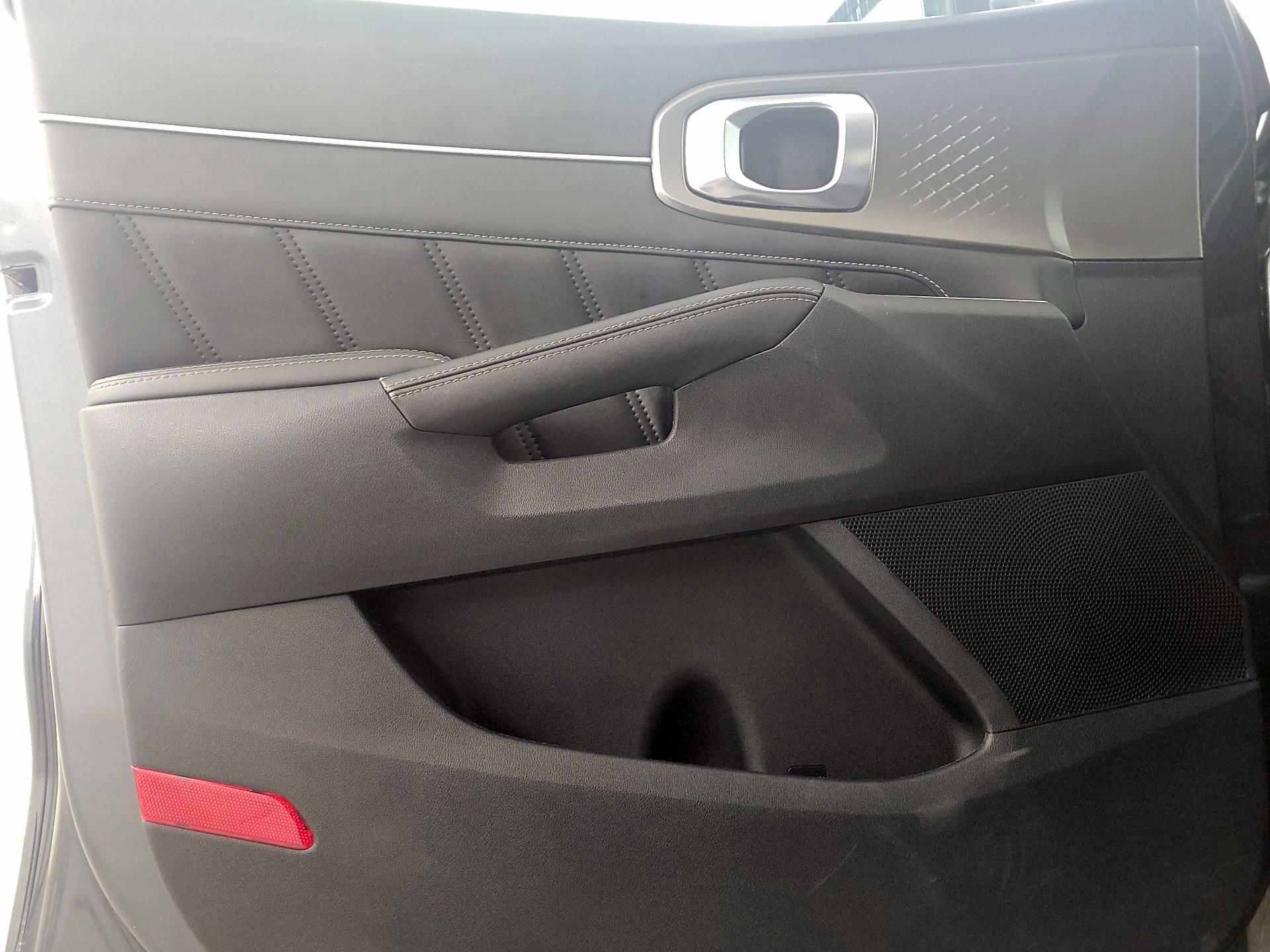 Thumbnail: 2022 Kia Sorento - 12