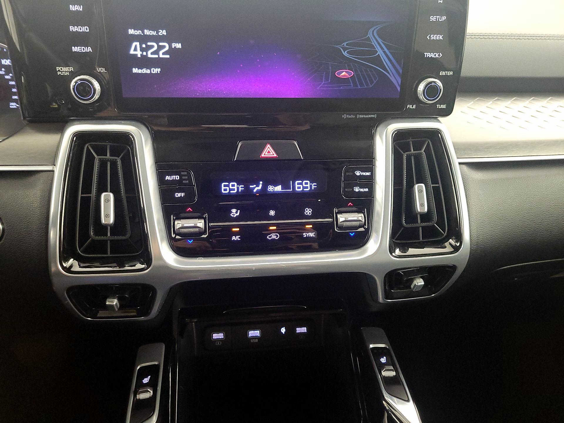 Thumbnail: 2022 Kia Sorento - 17