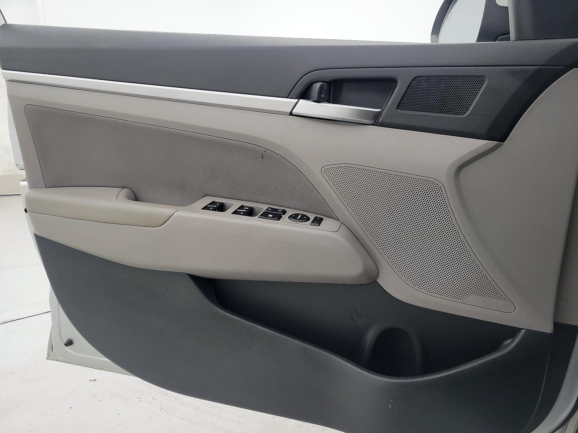 Thumbnail: 2020 Hyundai Elantra - 12