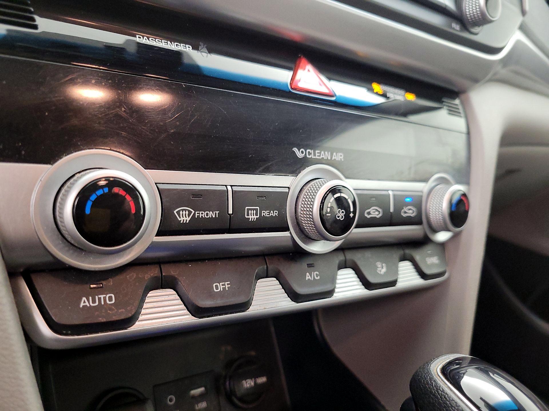 Thumbnail: 2020 Hyundai Elantra - 16