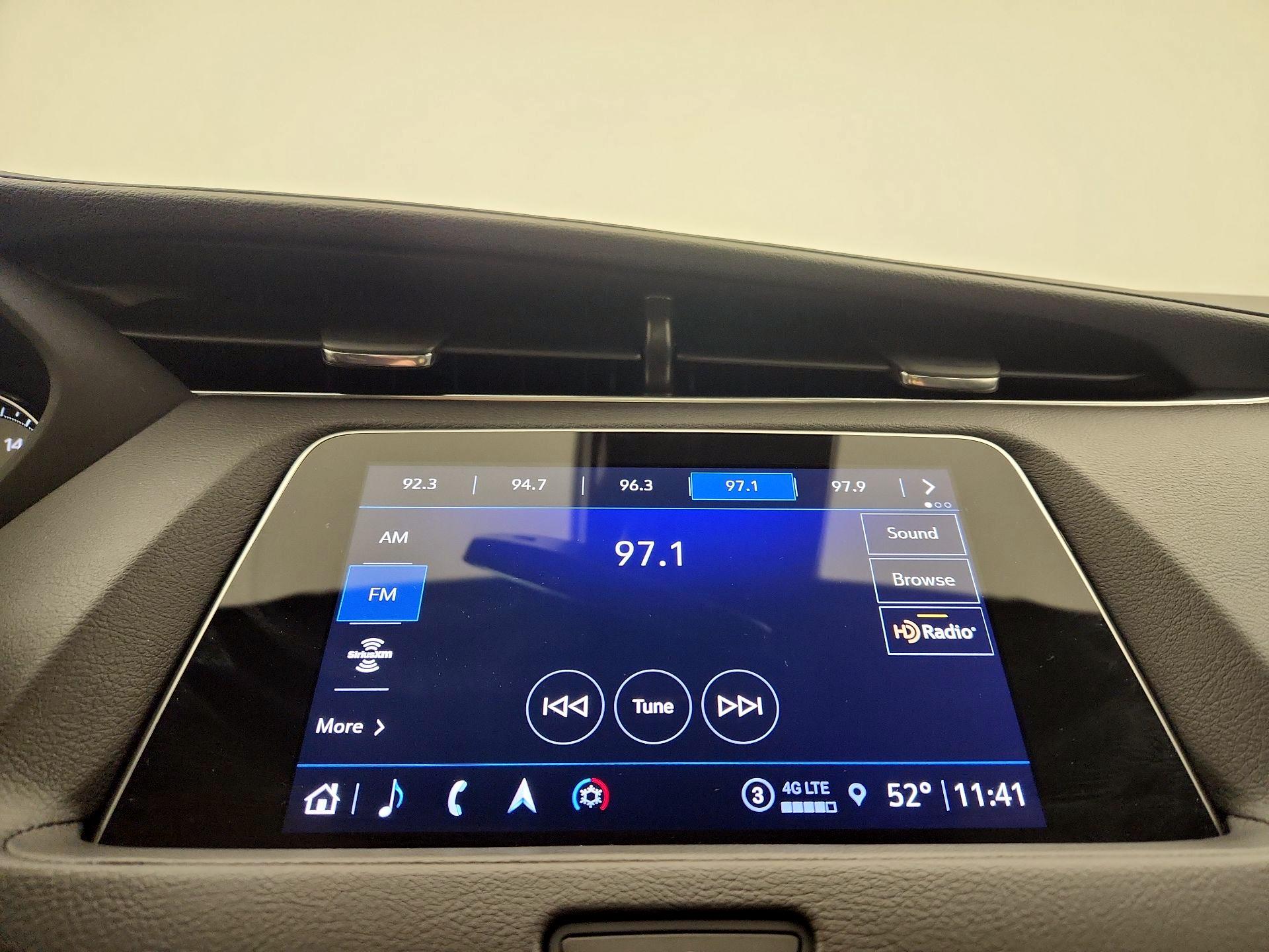 Thumbnail: 2023 Cadillac XT4 - 16