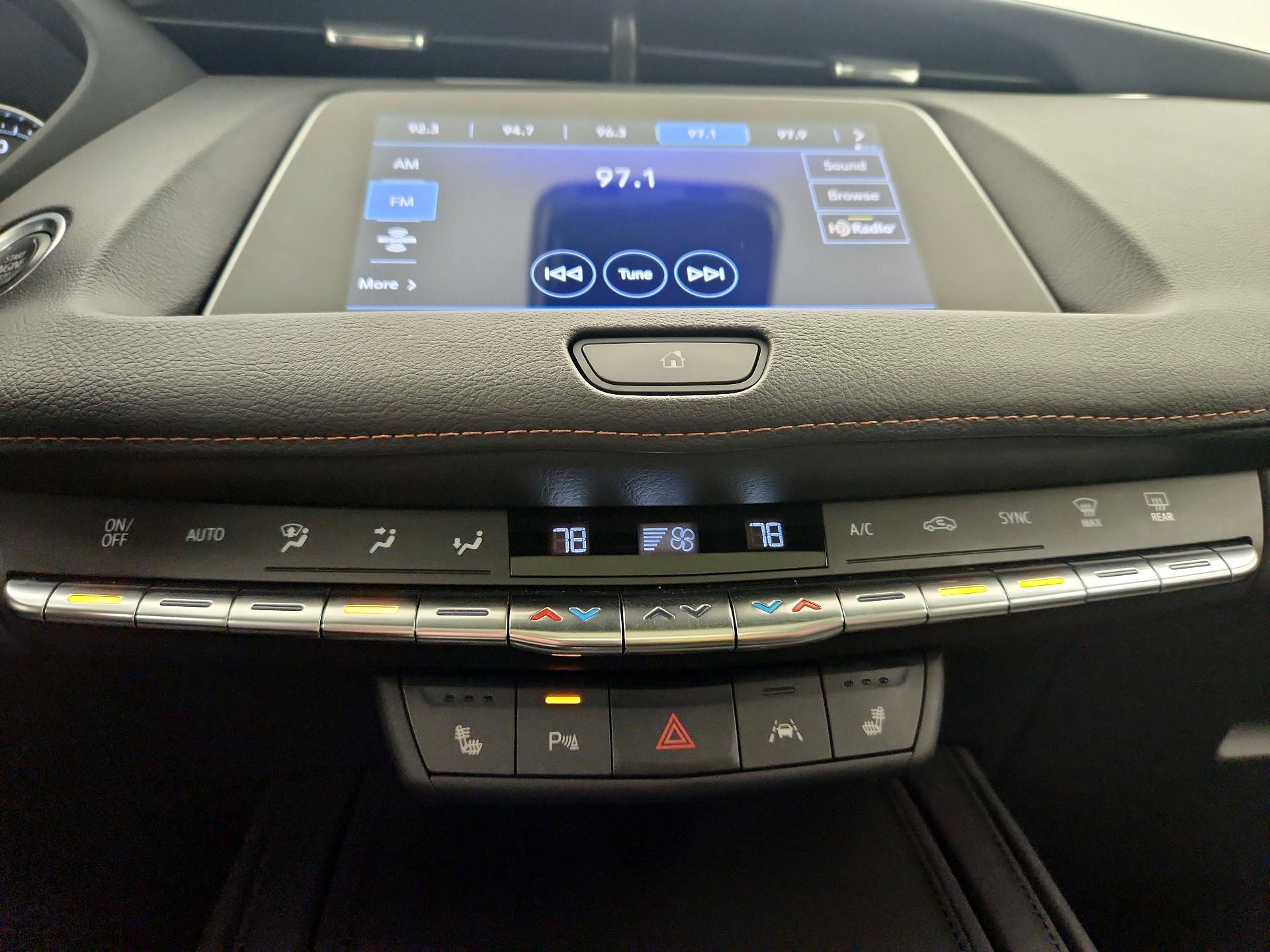 Thumbnail: 2023 Cadillac XT4 - 17