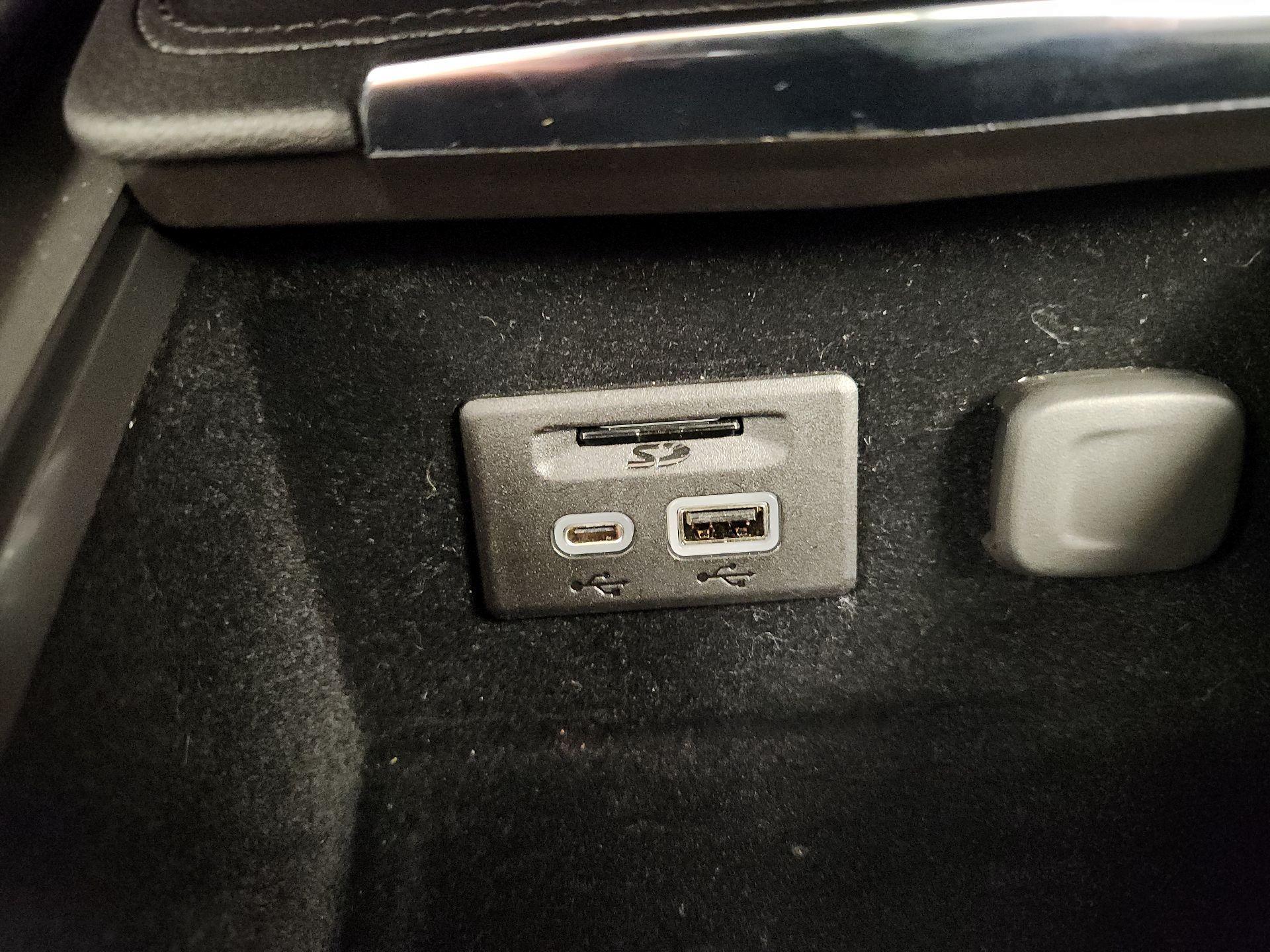 Thumbnail: 2023 Cadillac XT4 - 19