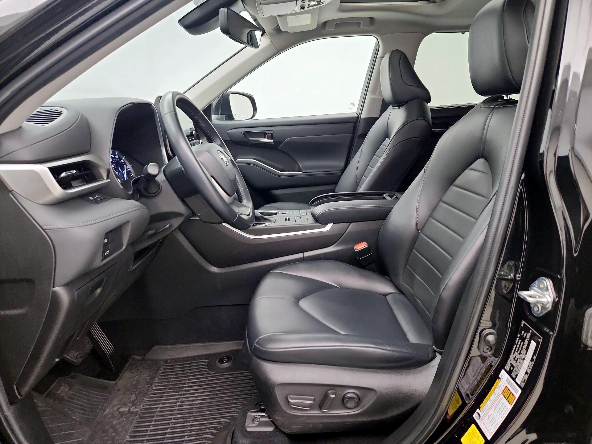 Thumbnail: 2022 Toyota Highlander - 11