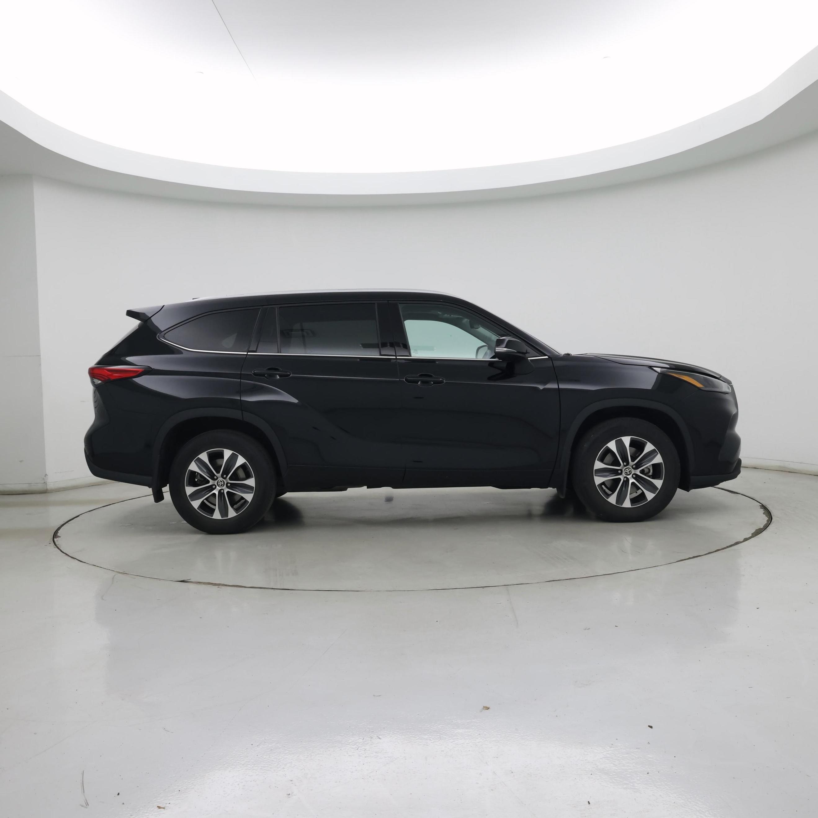 Thumbnail: 2022 Toyota Highlander - 7