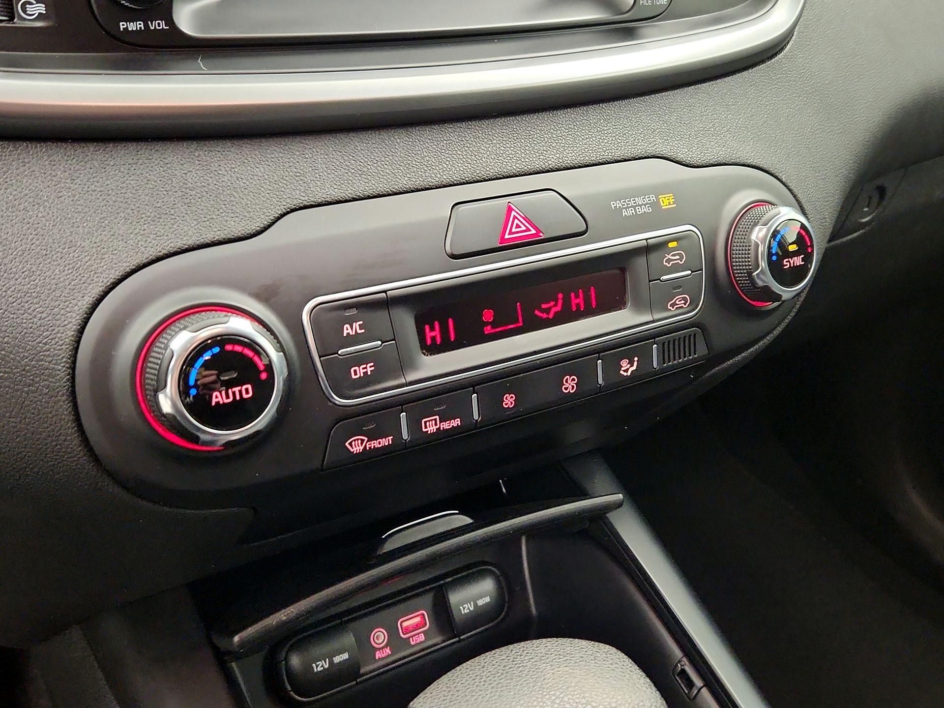 Thumbnail: 2019 Kia Sorento - 16