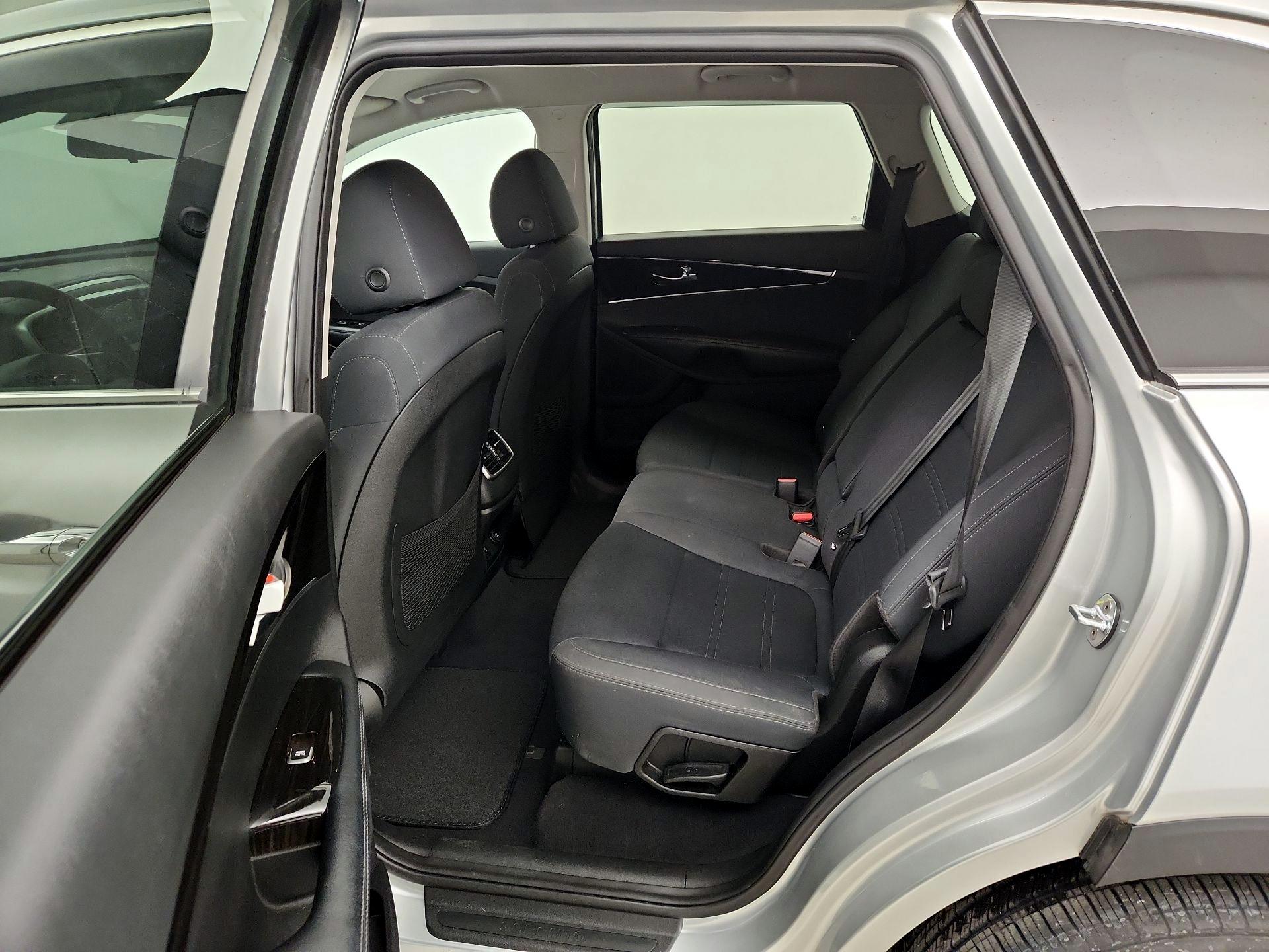 Thumbnail: 2019 Kia Sorento - 19